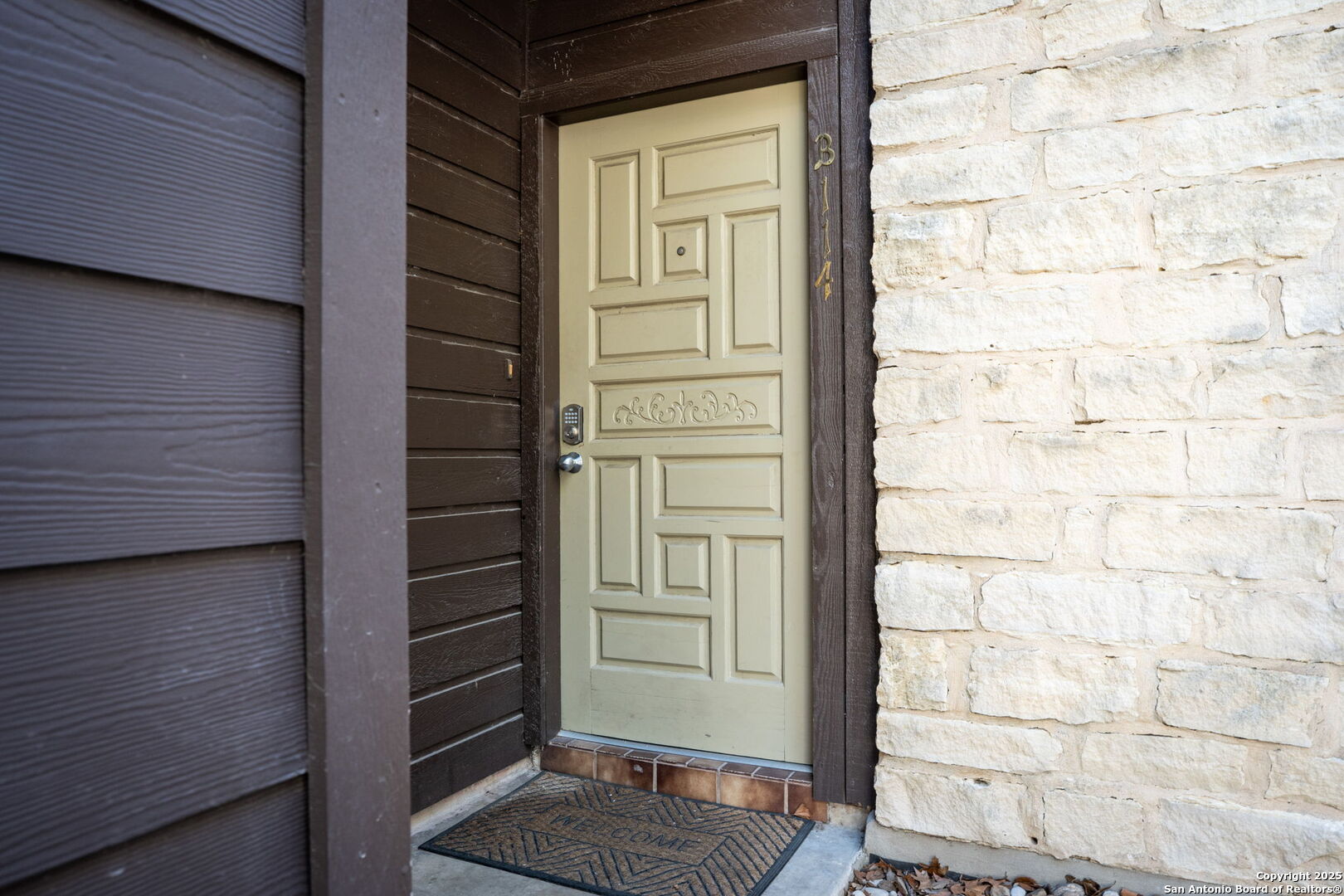 371 W Lincoln St B114