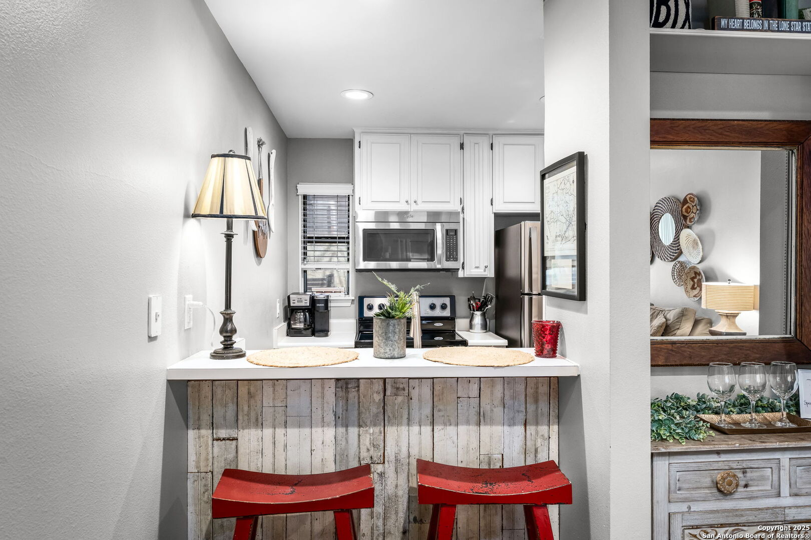 371 W Lincoln St B114