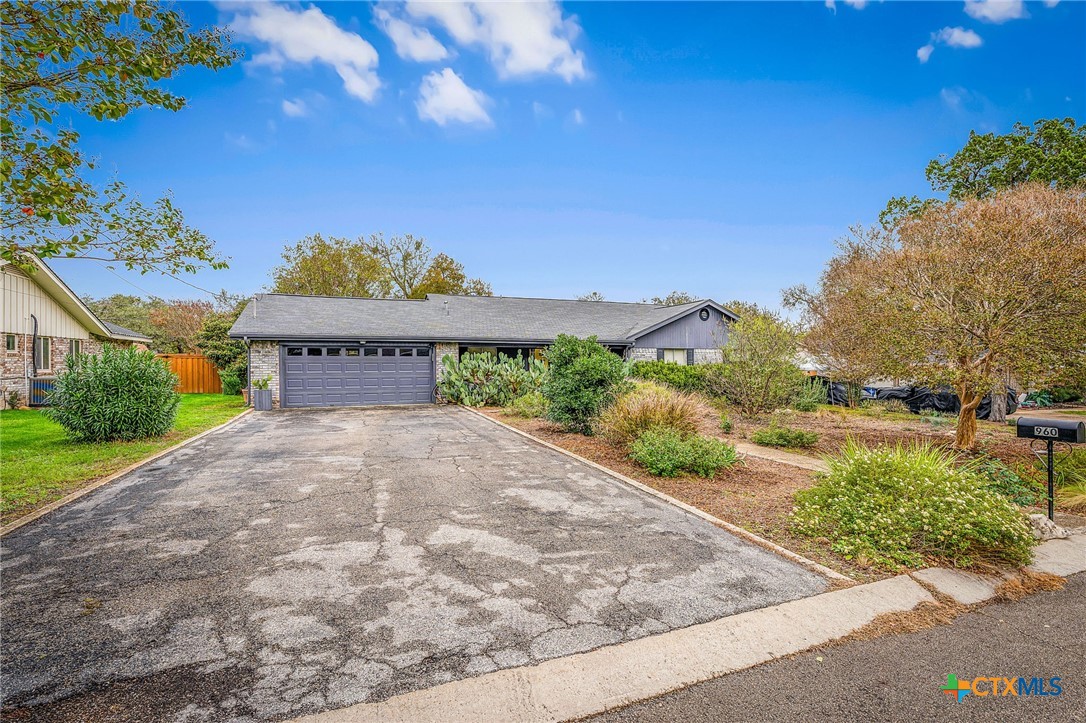 960 Twin Oaks Drive