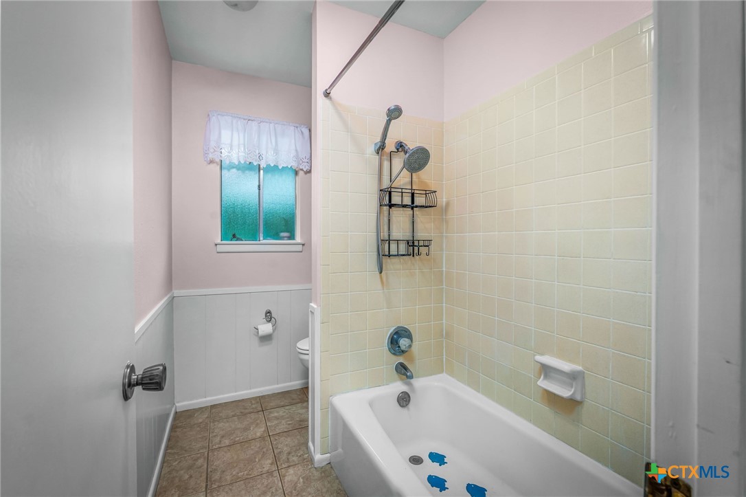960 Twin Oaks Drive