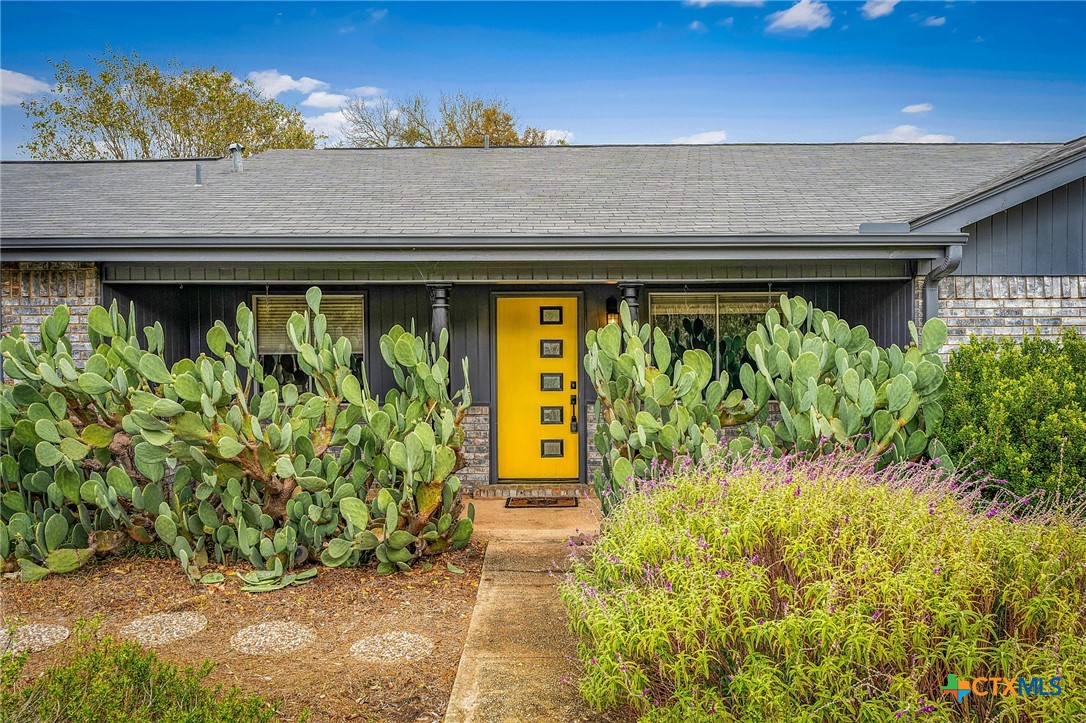 960 Twin Oaks Drive