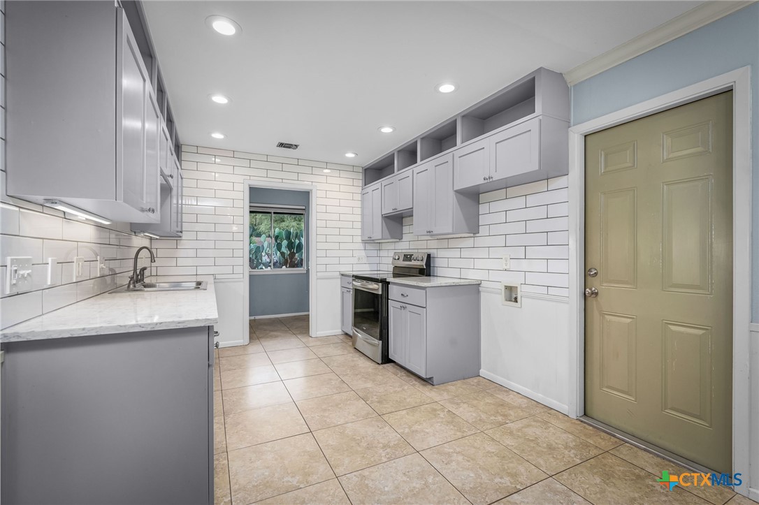 960 Twin Oaks Drive