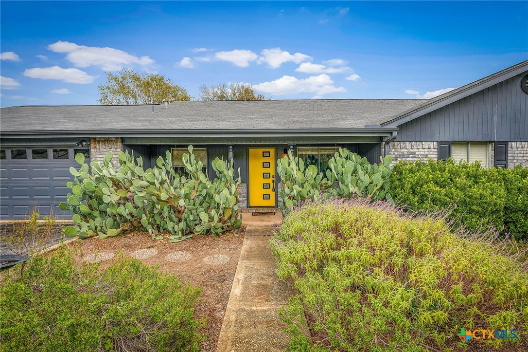 960 Twin Oaks Drive