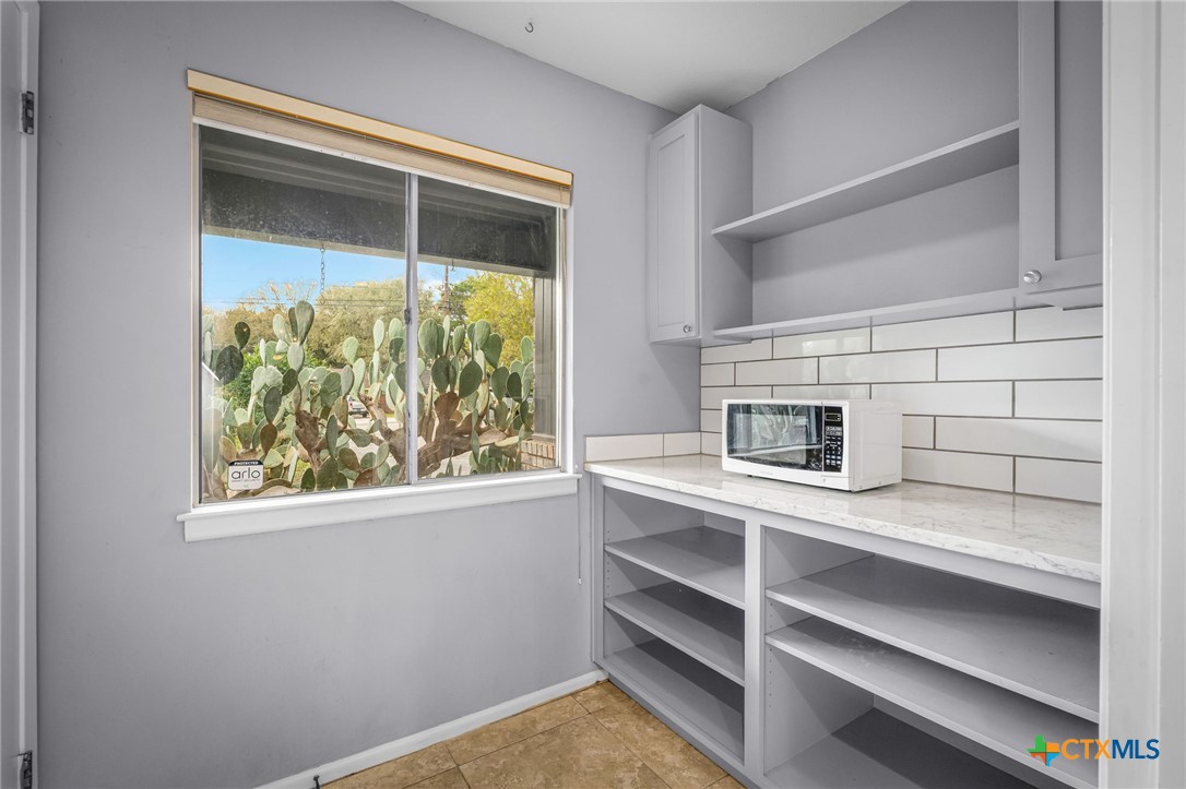 960 Twin Oaks Drive