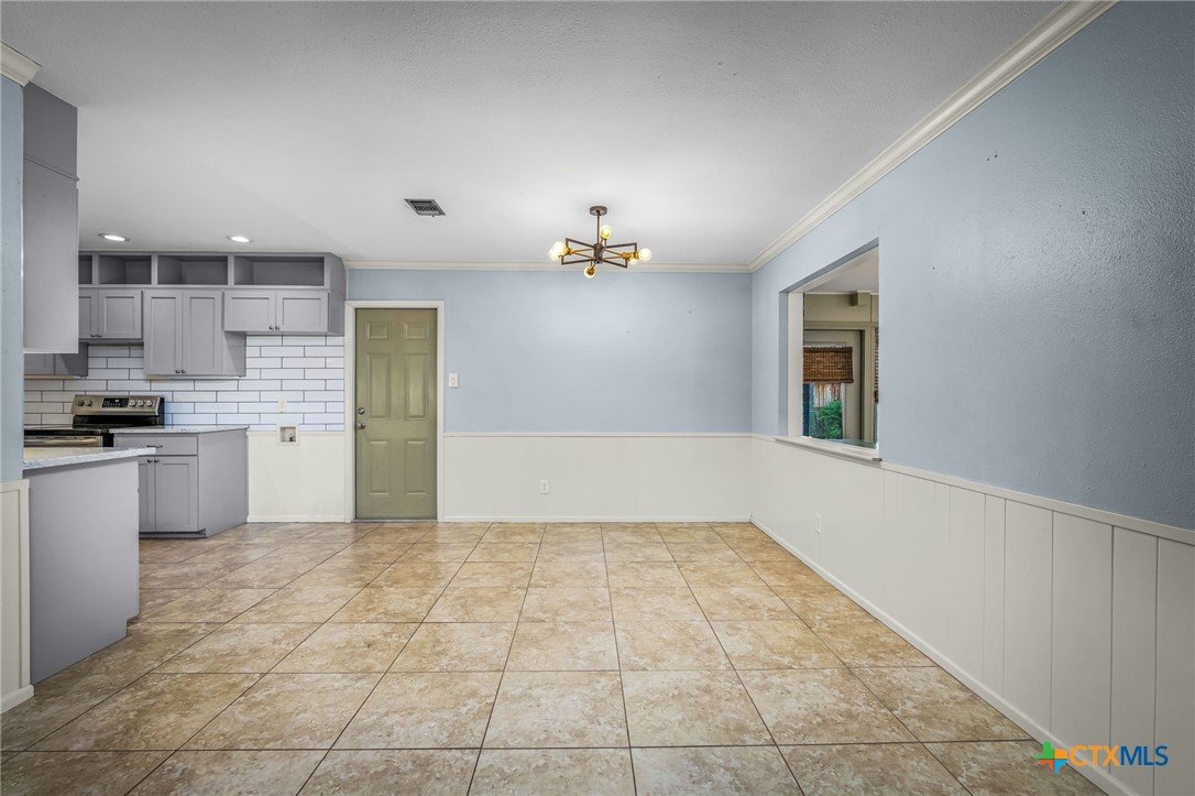 960 Twin Oaks Drive