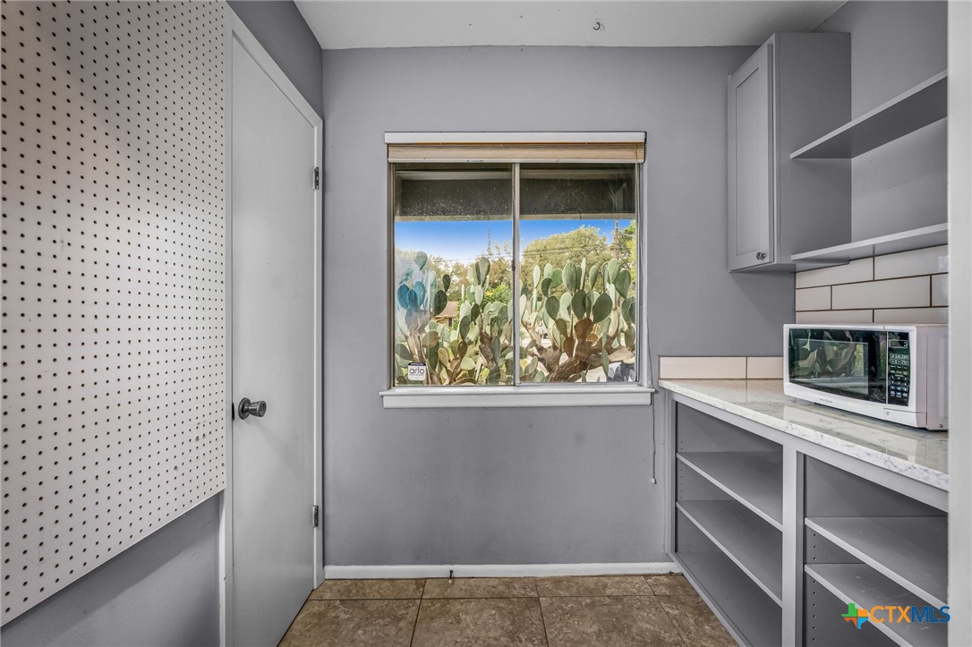 960 Twin Oaks Drive
