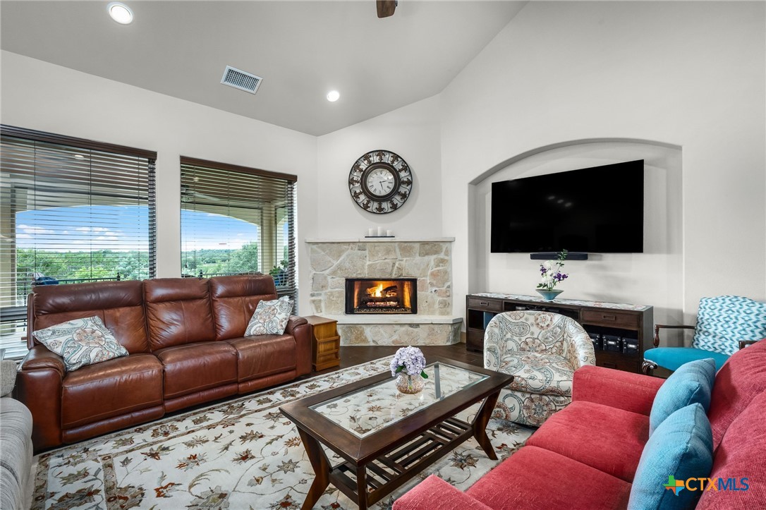 1032 Oak Turn
