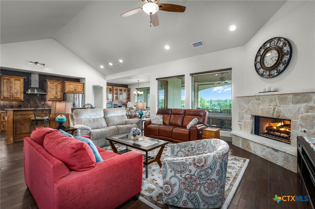 1032 Oak Turn