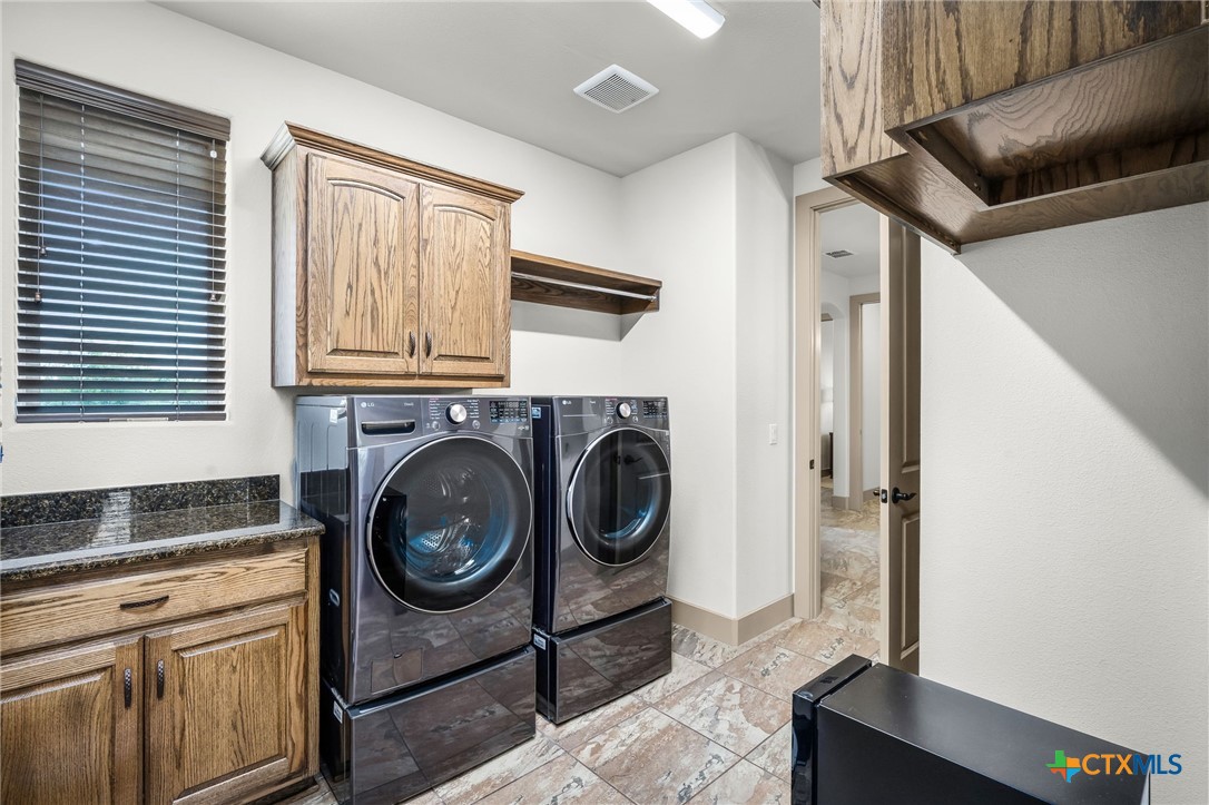 1032 Oak Turn