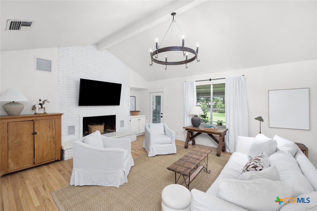 226 Oakwood Boulevard