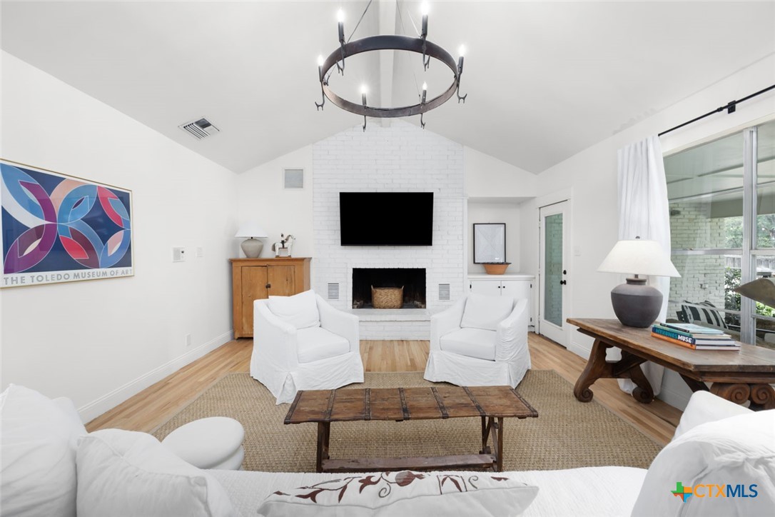 226 Oakwood Boulevard