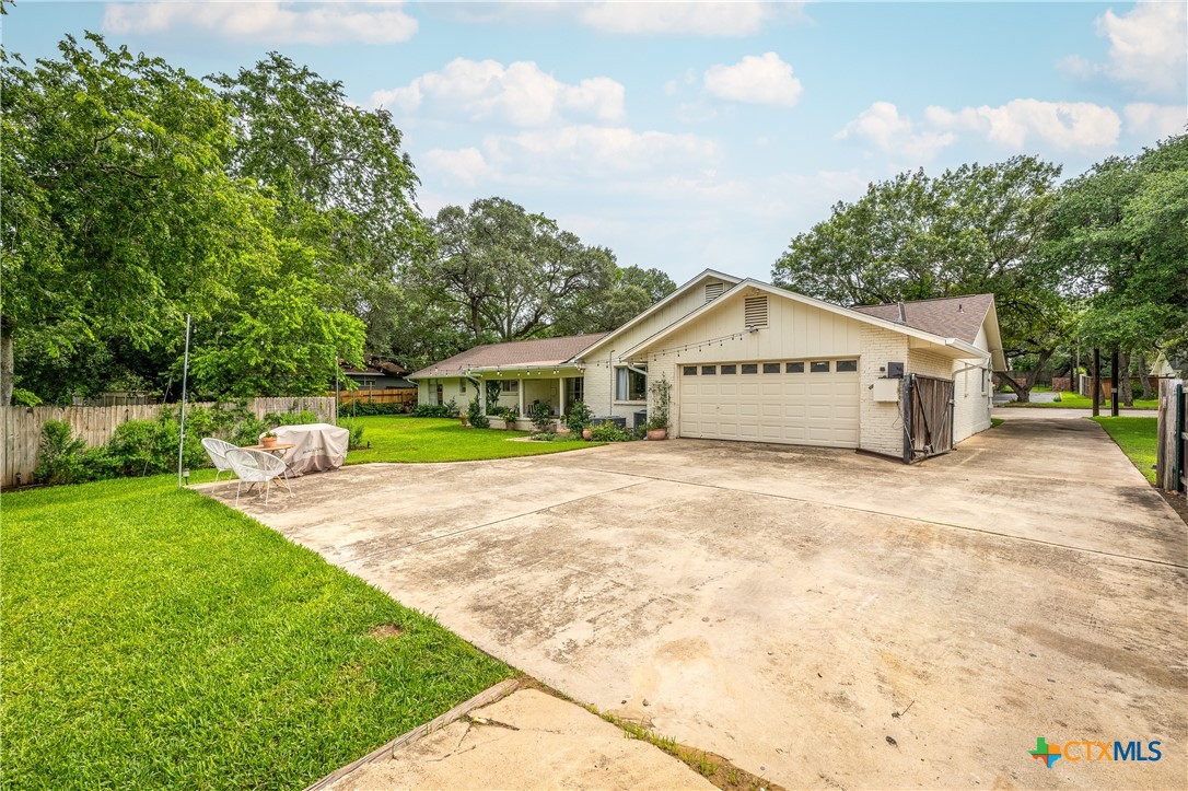 226 Oakwood Boulevard