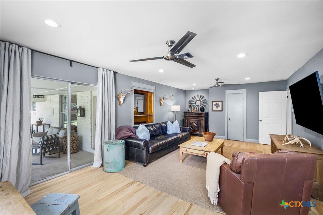 226 Oakwood Boulevard