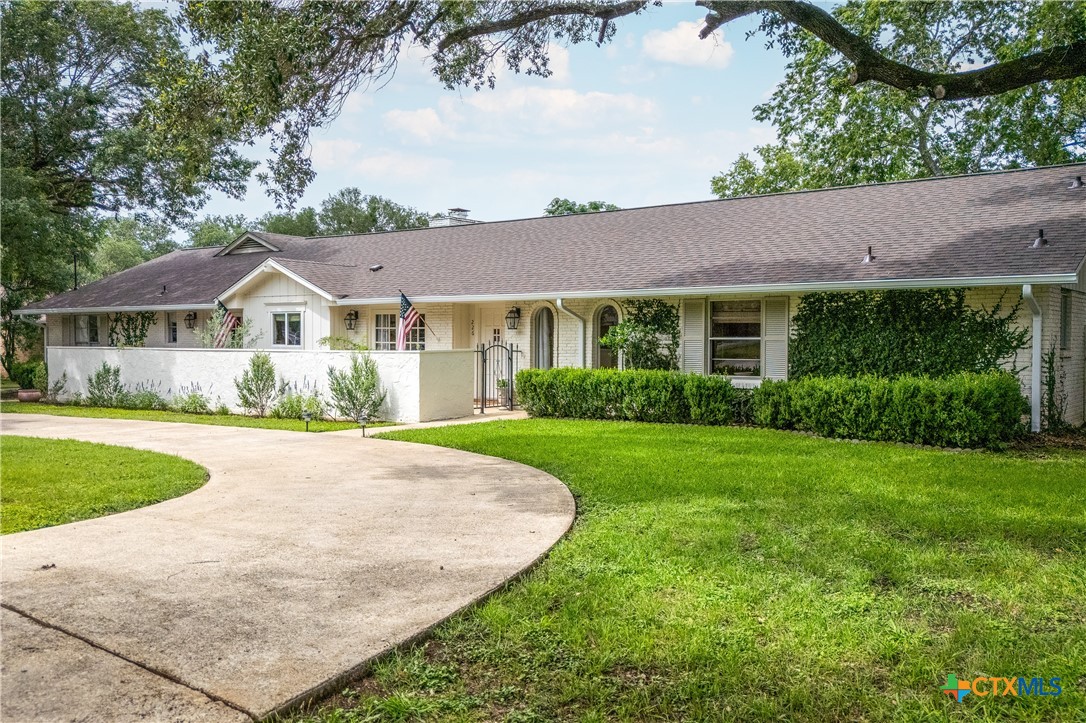 226 Oakwood Boulevard