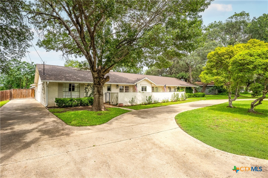 226 Oakwood Boulevard
