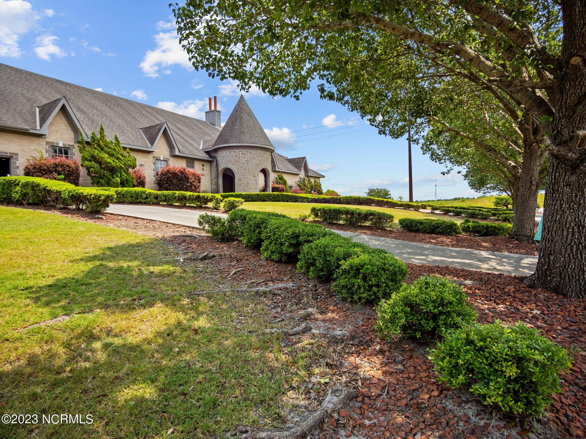 114 114 Windsor Court