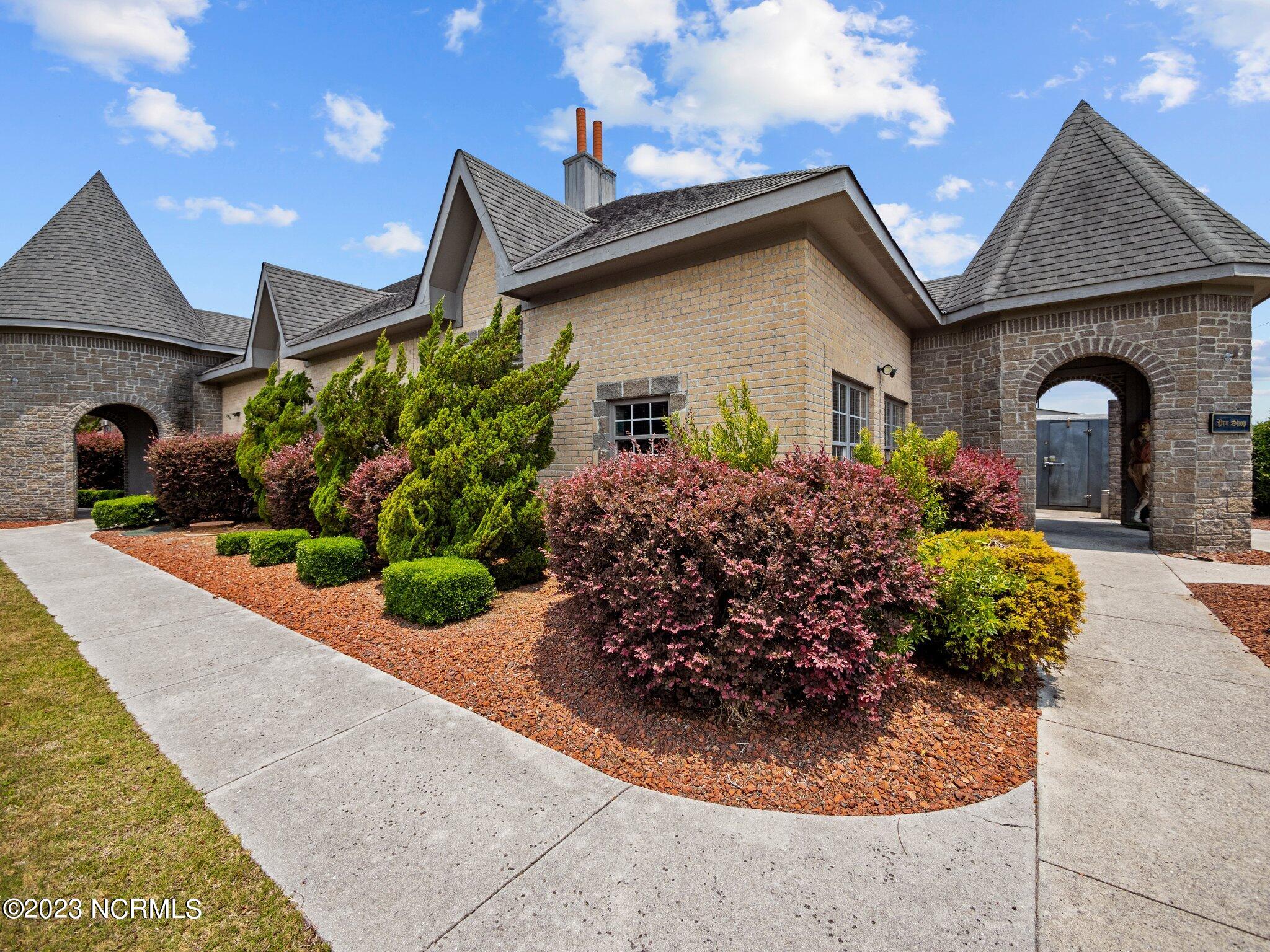 114 114 Windsor Court