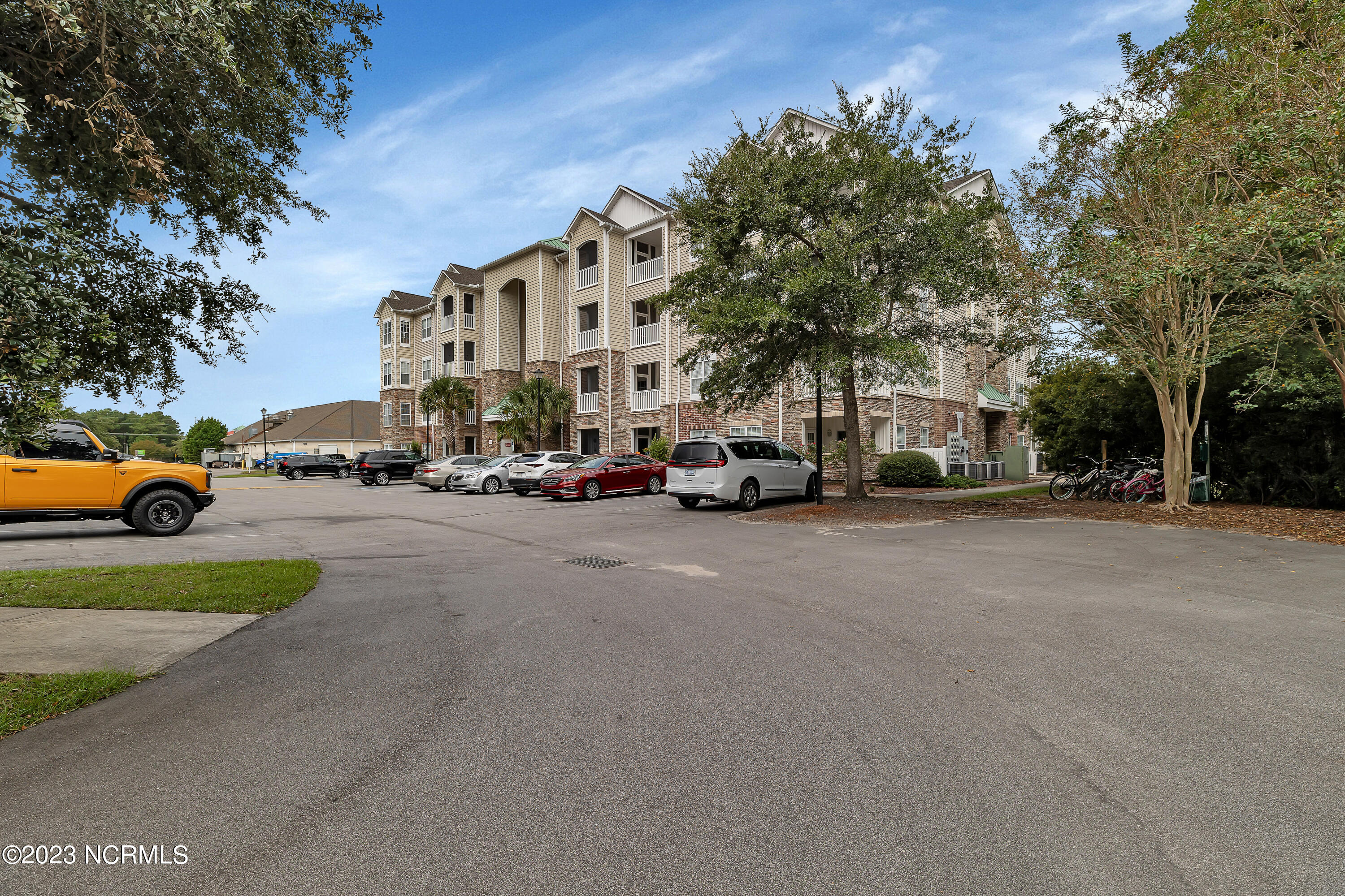 200 Gateway Condos Drive, 241