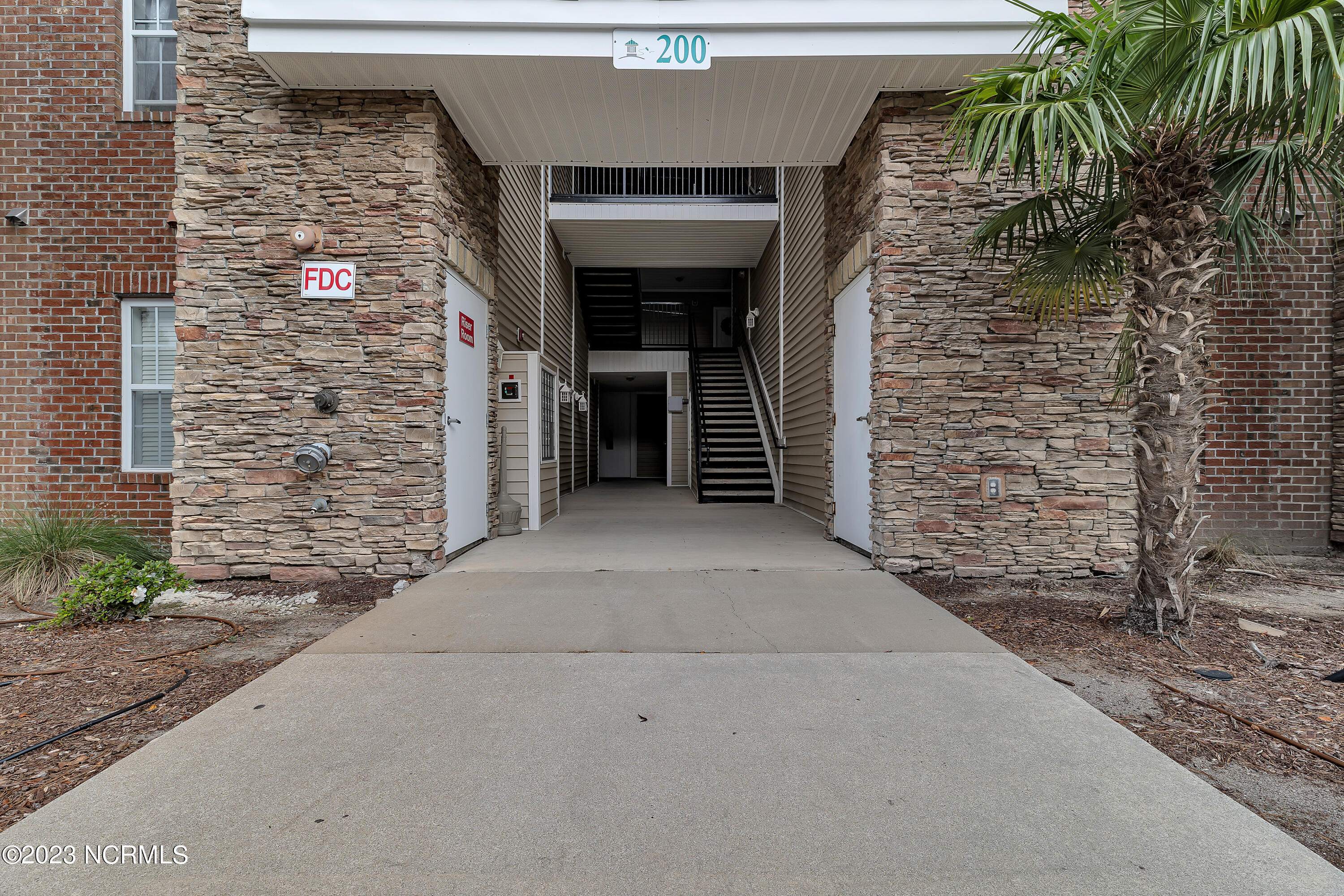200 Gateway Condos Drive, 241