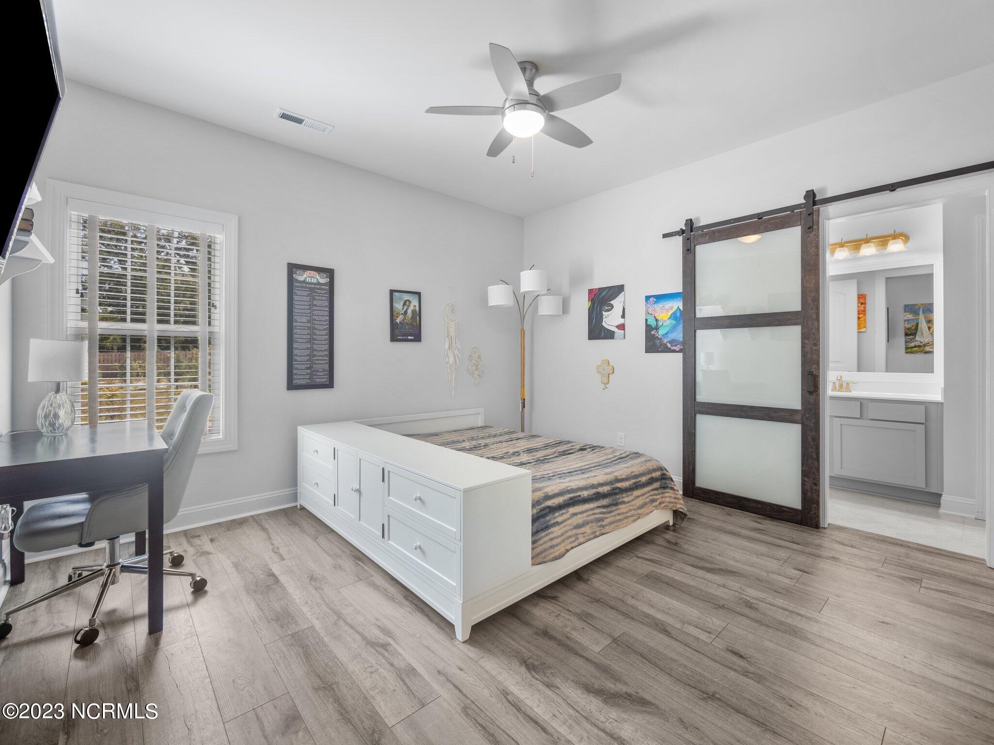 563 White Shoal Way