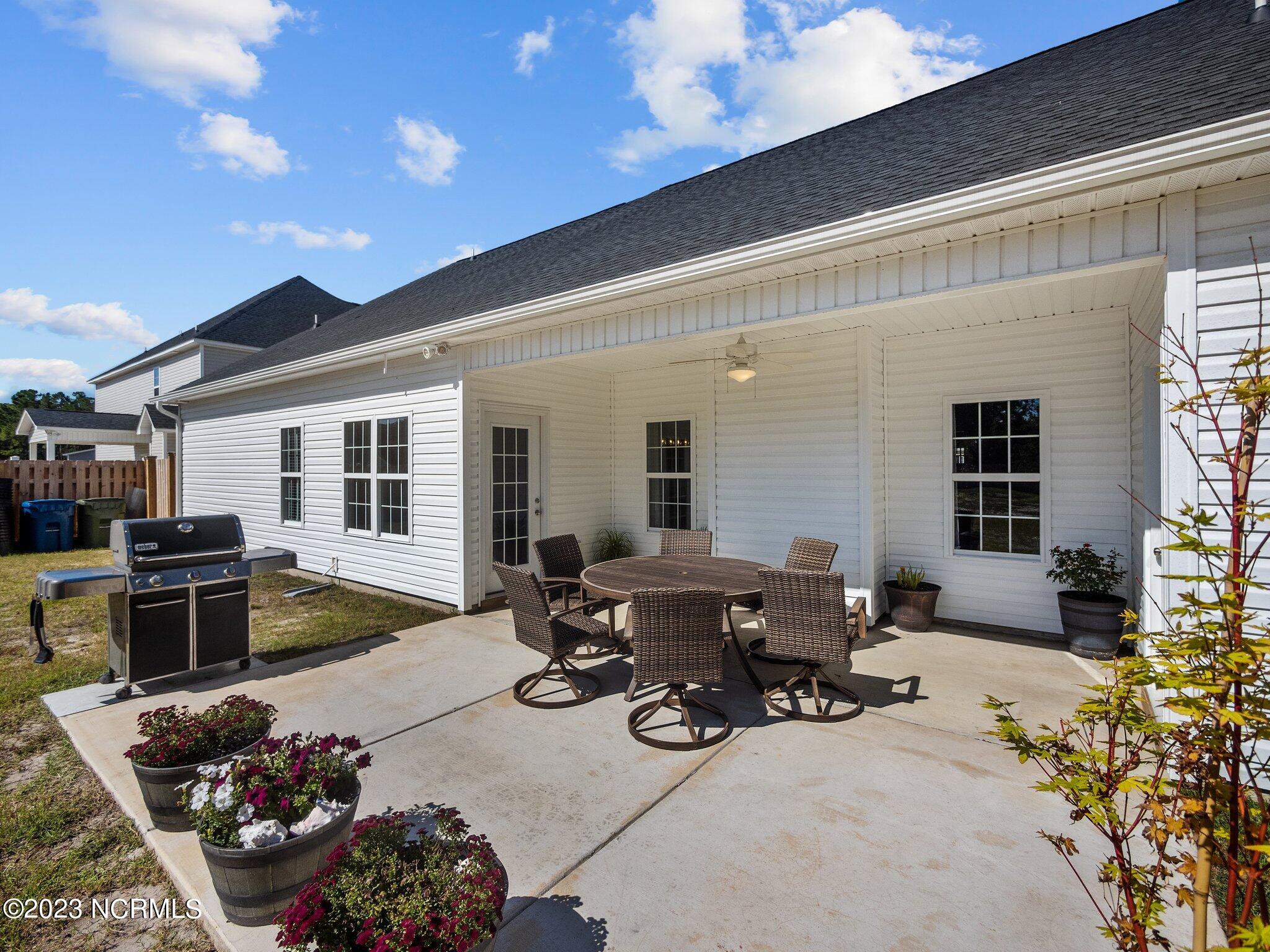 563 White Shoal Way