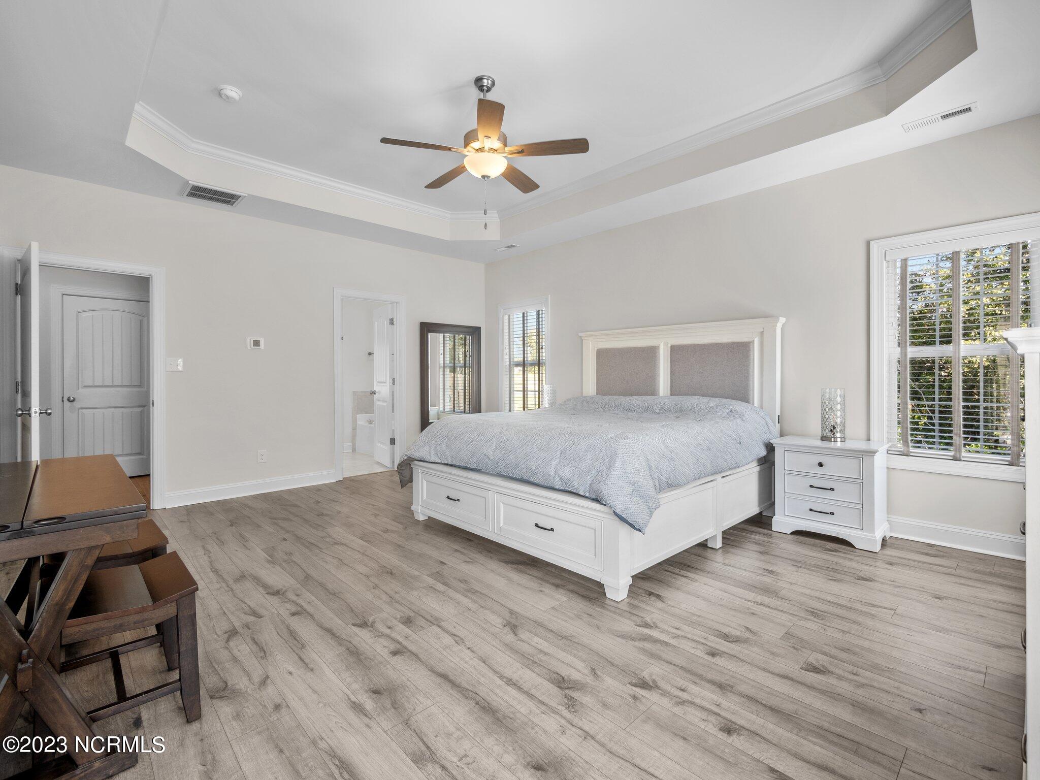 563 White Shoal Way
