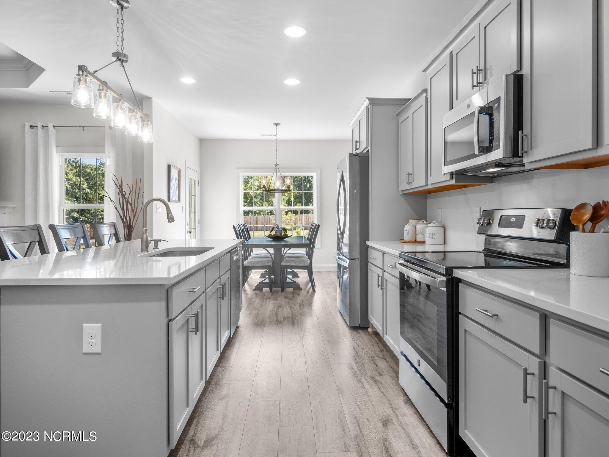 563 White Shoal Way
