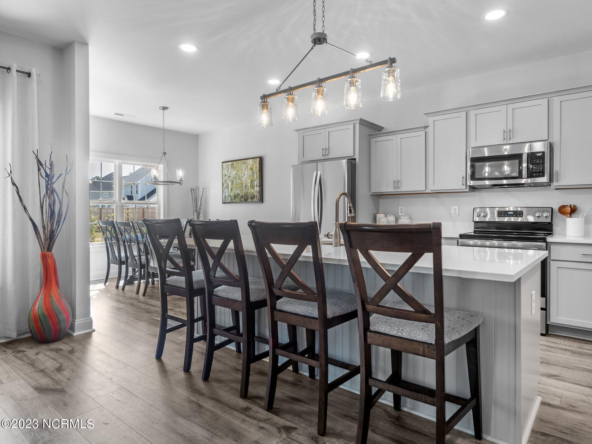 563 White Shoal Way