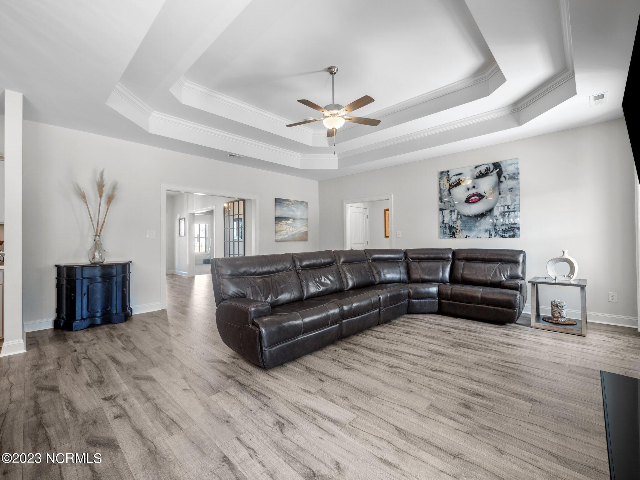 563 White Shoal Way