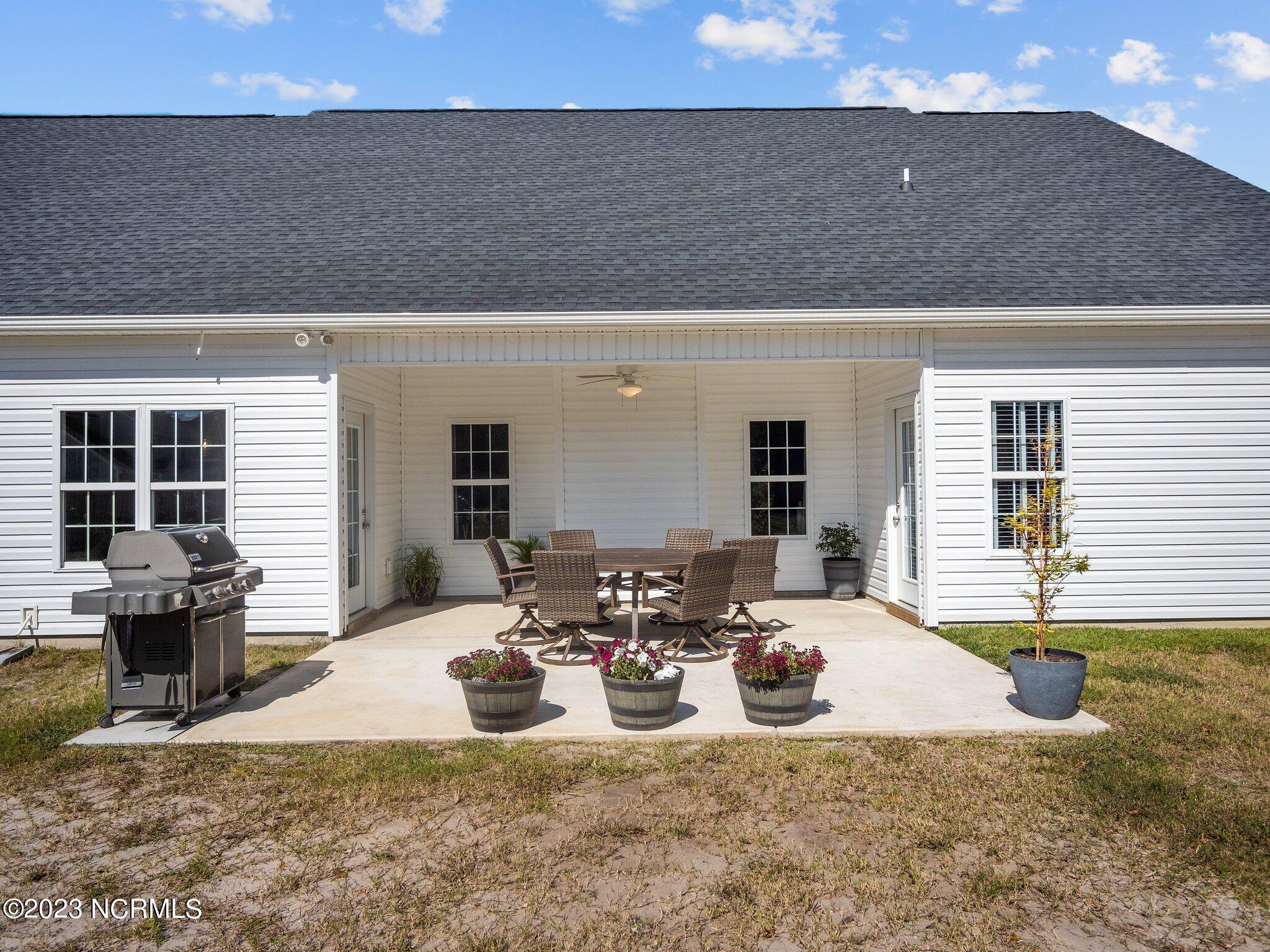 563 White Shoal Way