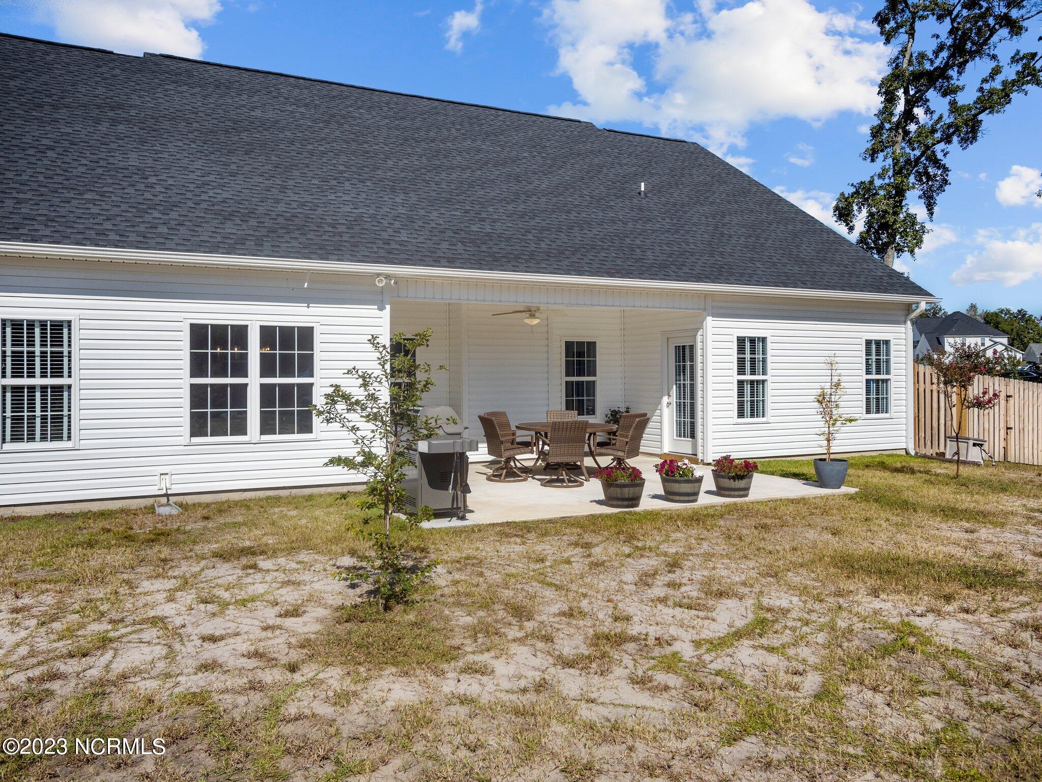 563 White Shoal Way