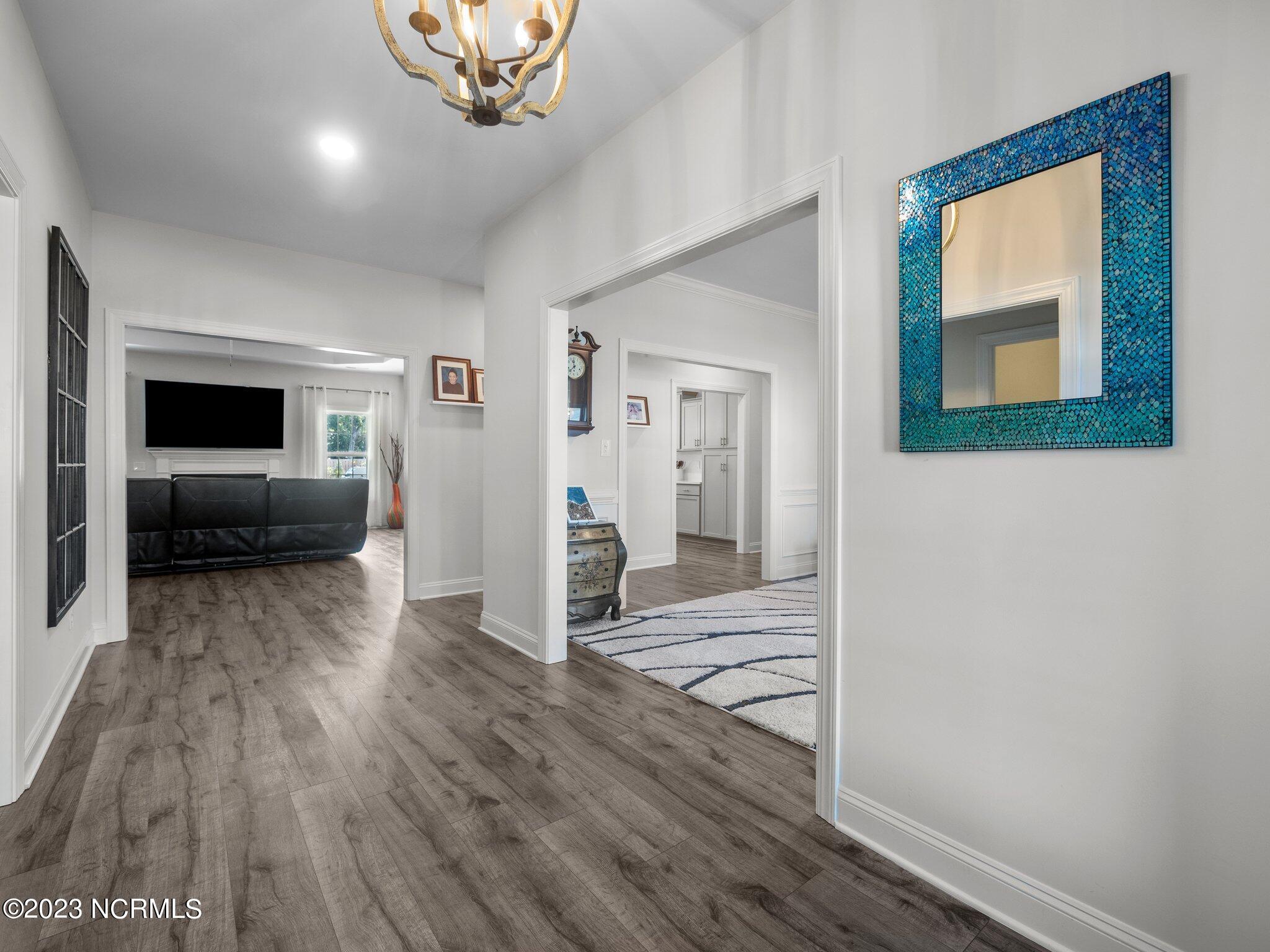 563 White Shoal Way