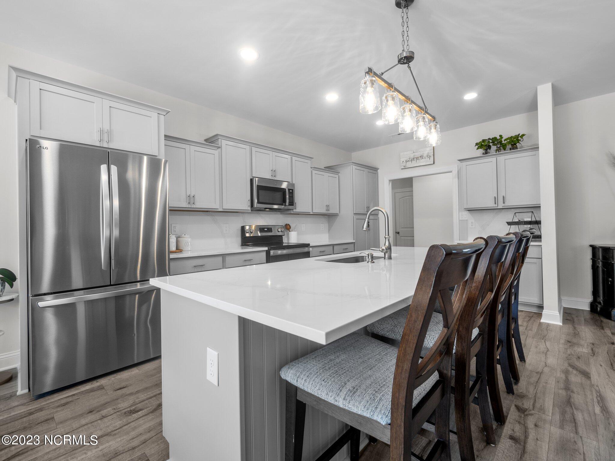 563 White Shoal Way