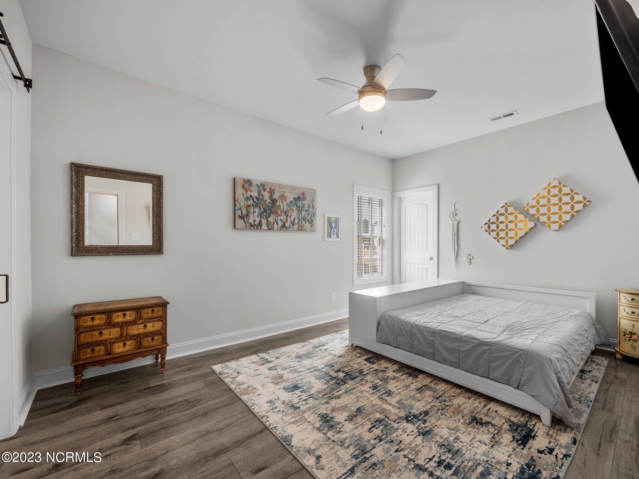 563 White Shoal Way
