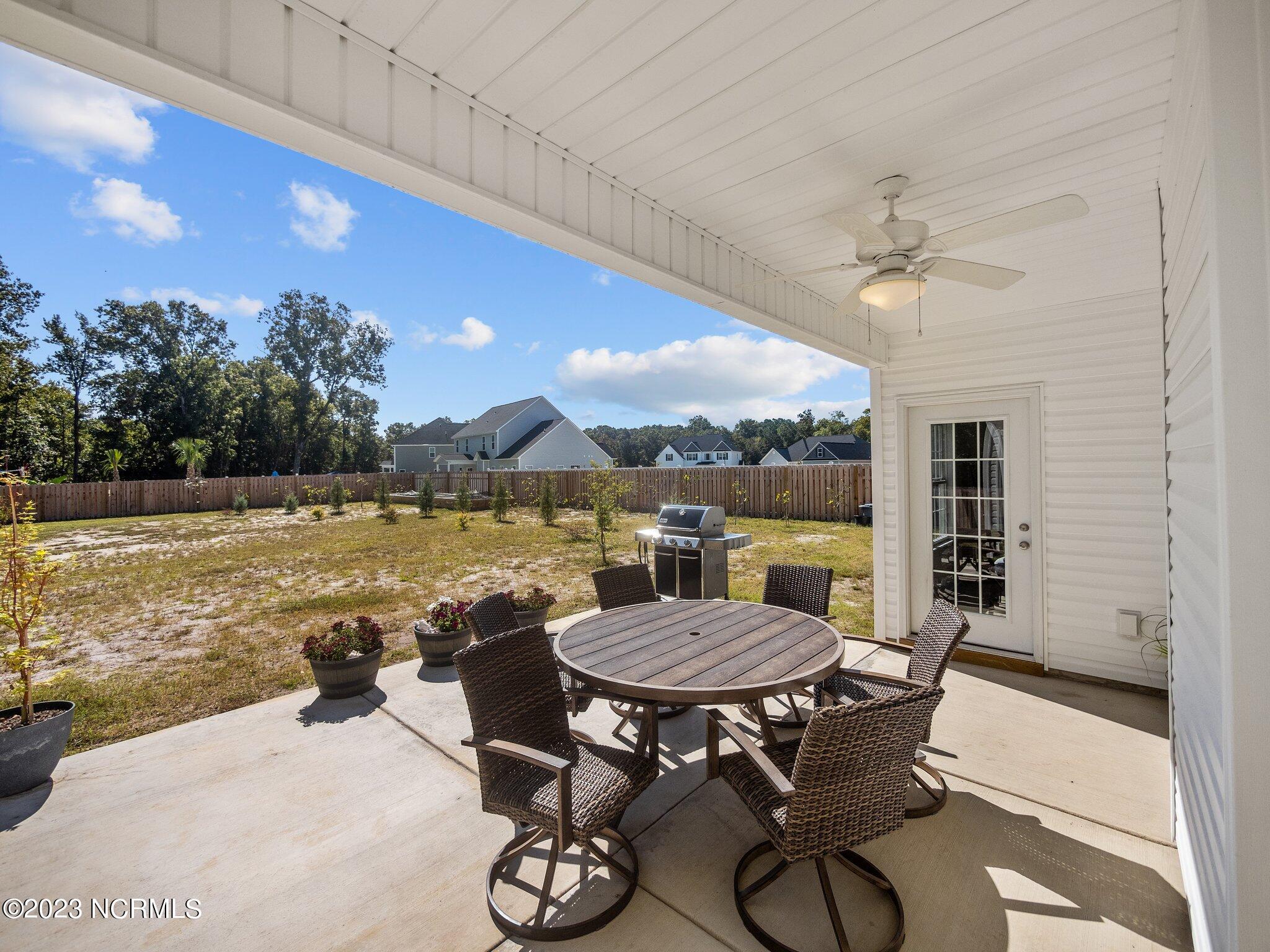 563 White Shoal Way