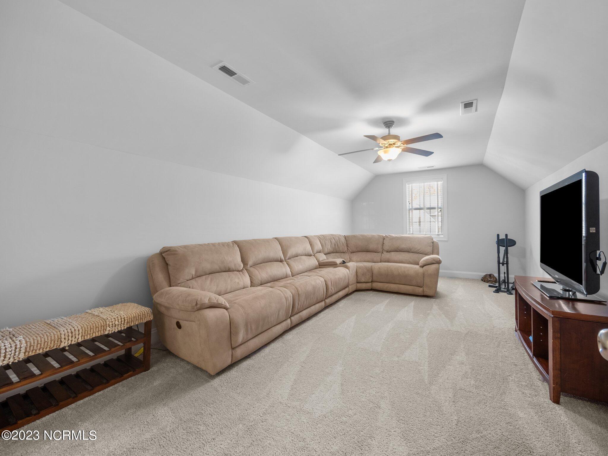 563 White Shoal Way