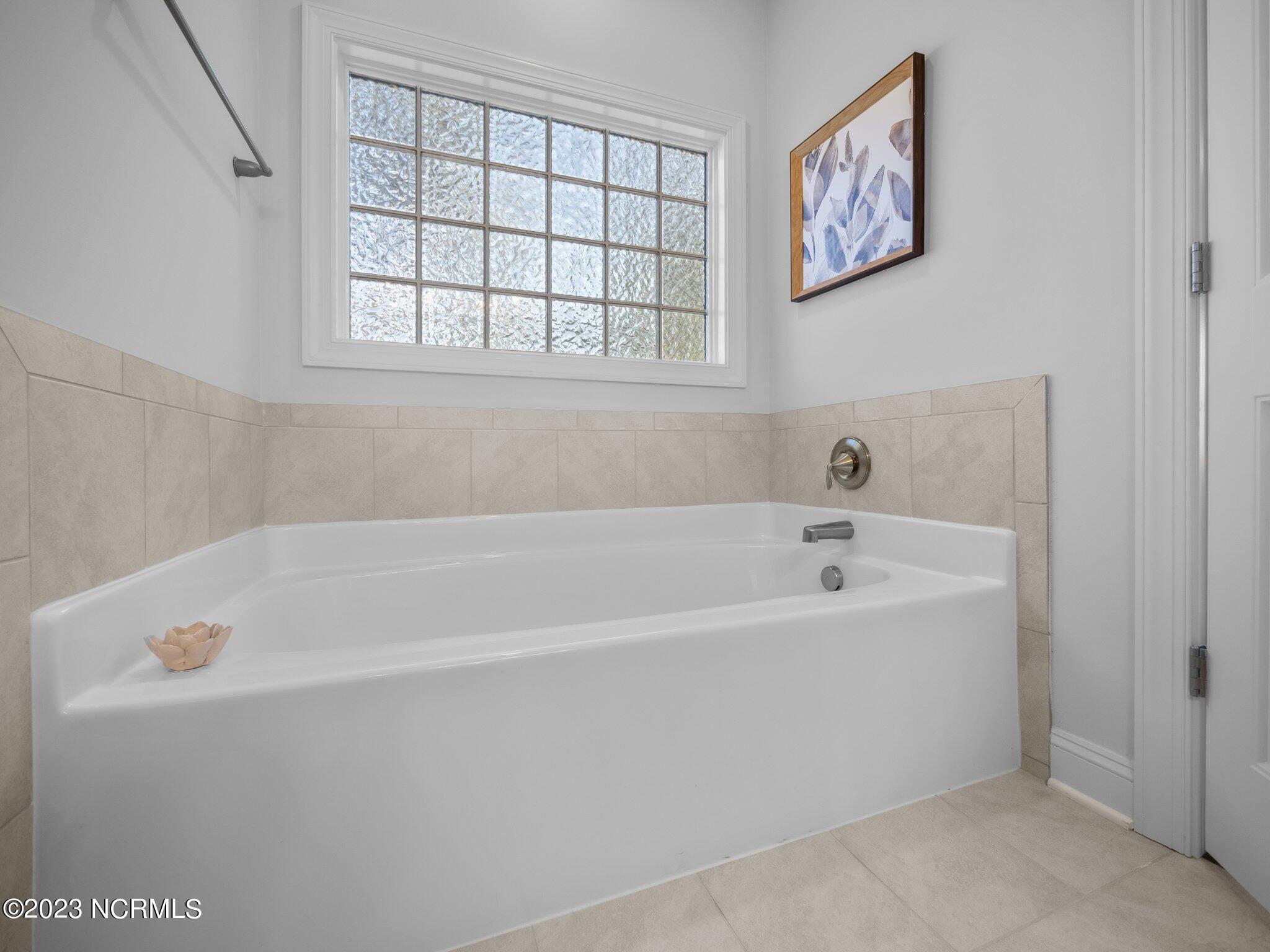 563 White Shoal Way