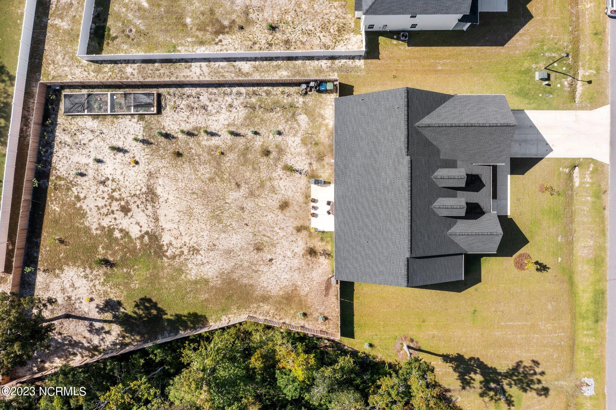563 White Shoal Way