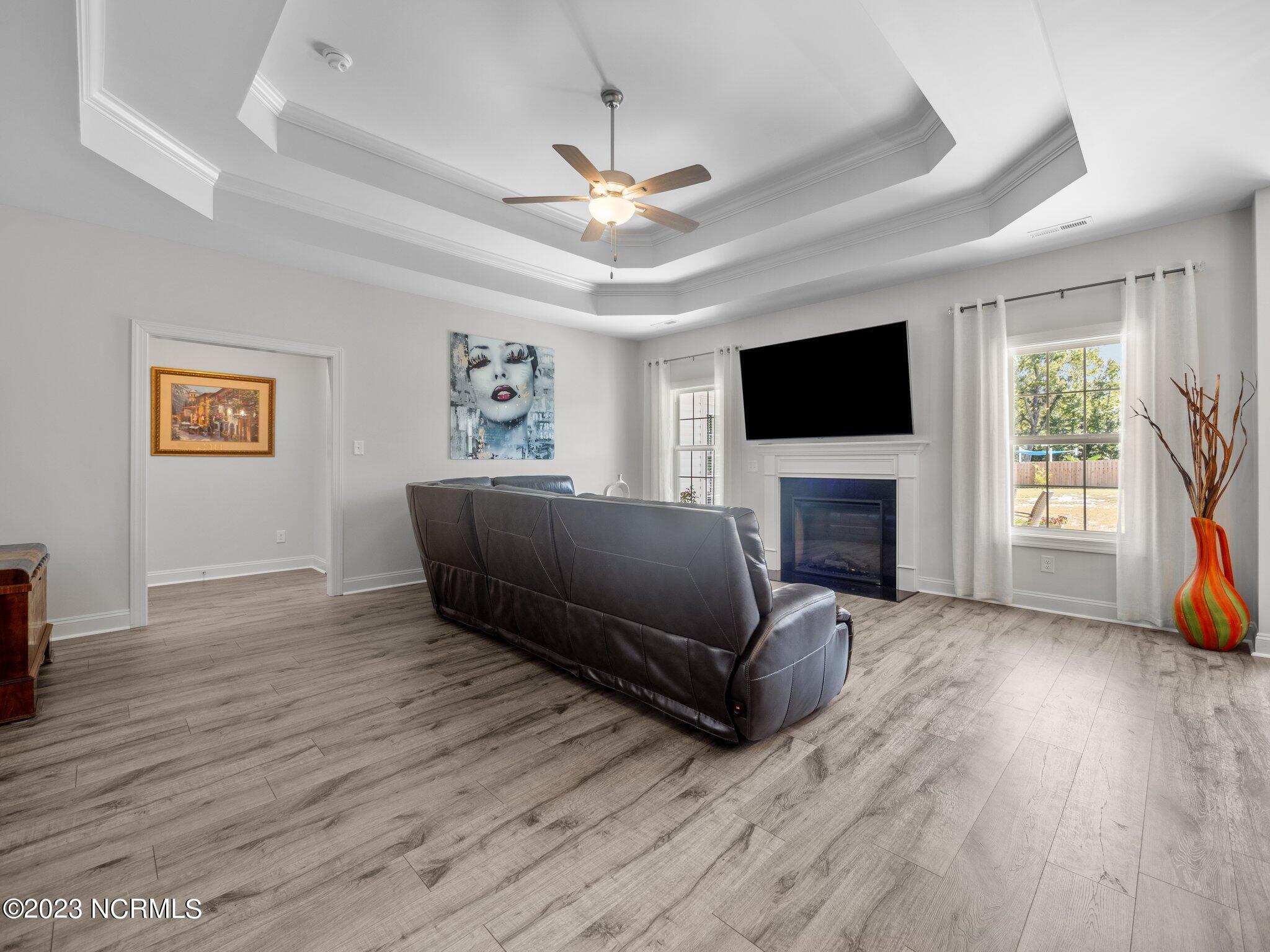 563 White Shoal Way