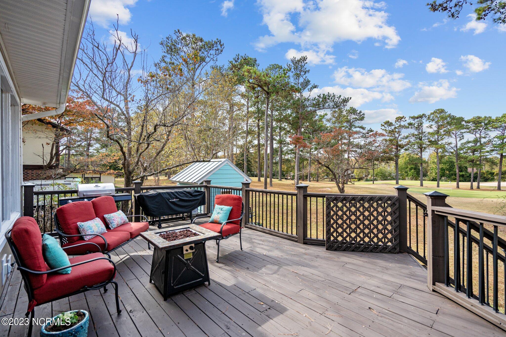 635 Ravenswood Road