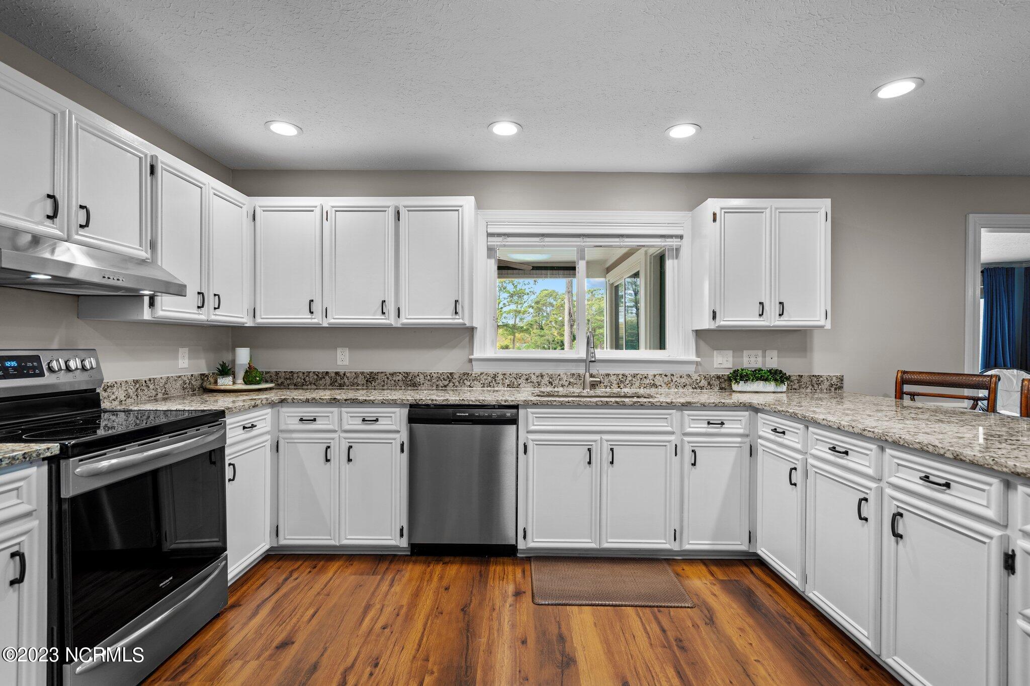 635 Ravenswood Road