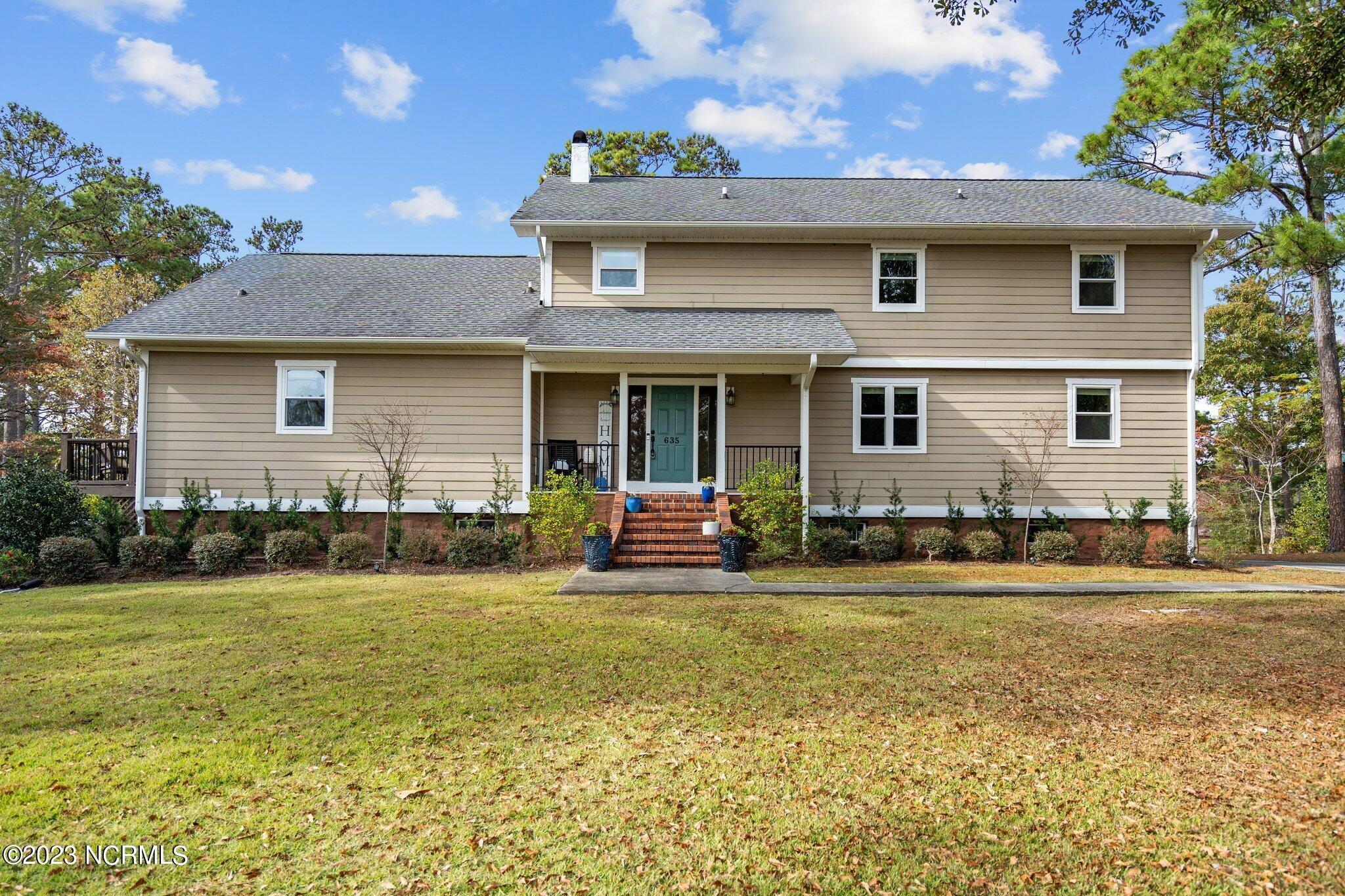 635 Ravenswood Road