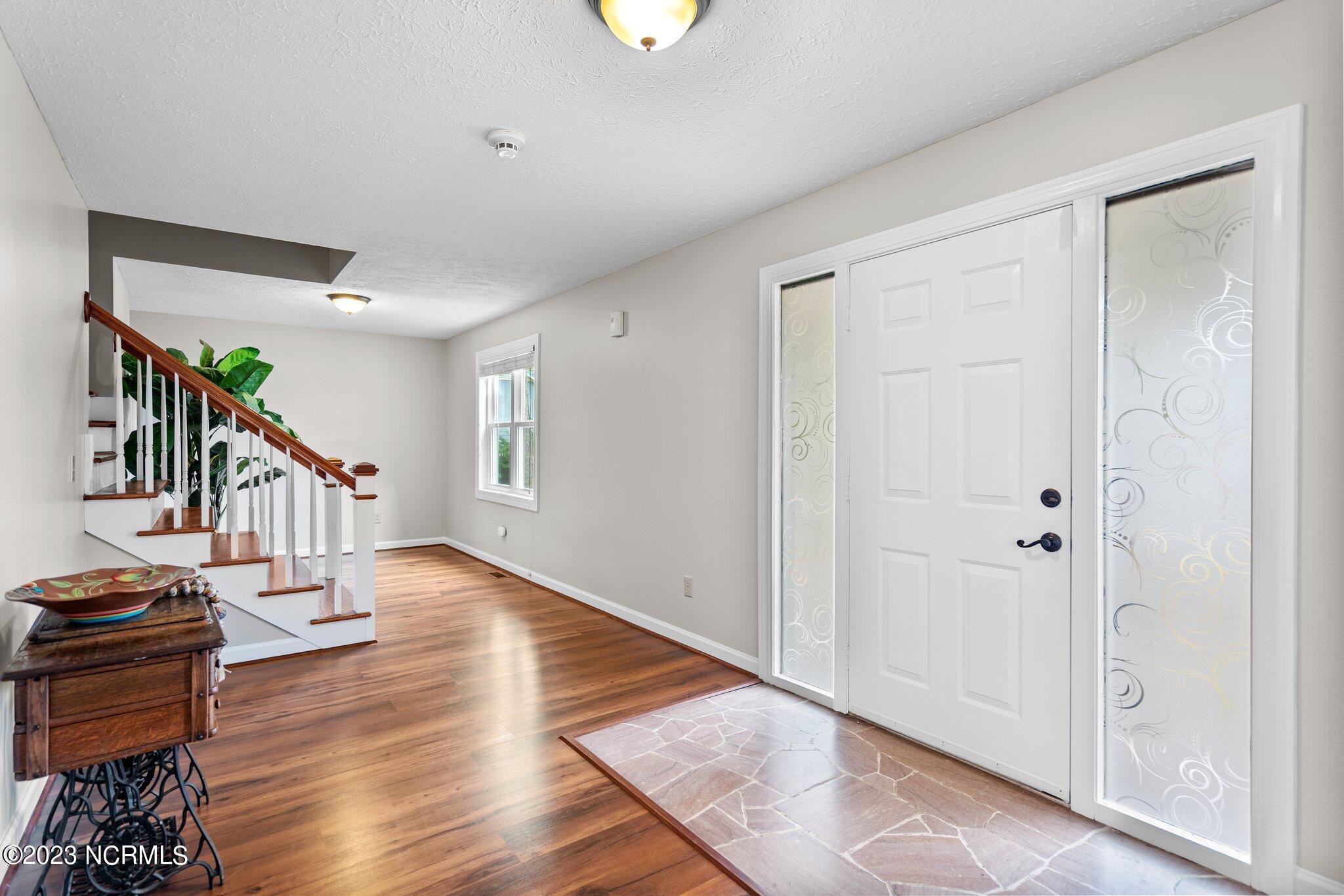 635 Ravenswood Road