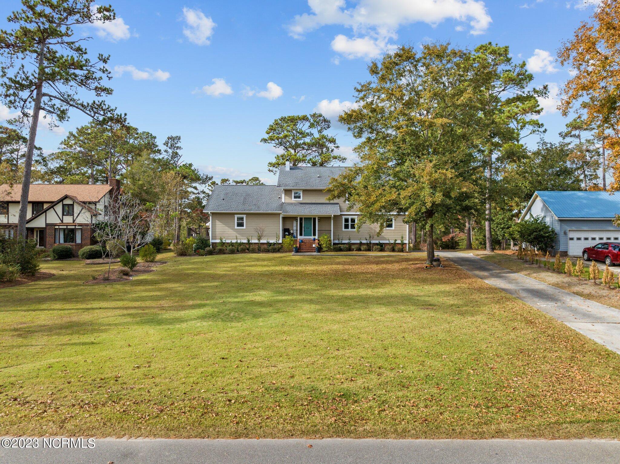 635 Ravenswood Road