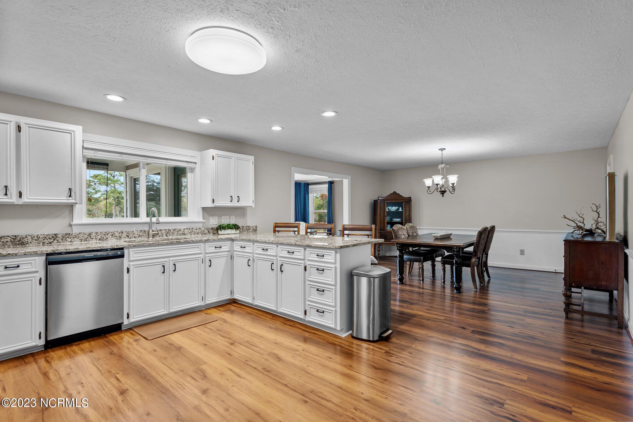 635 Ravenswood Road