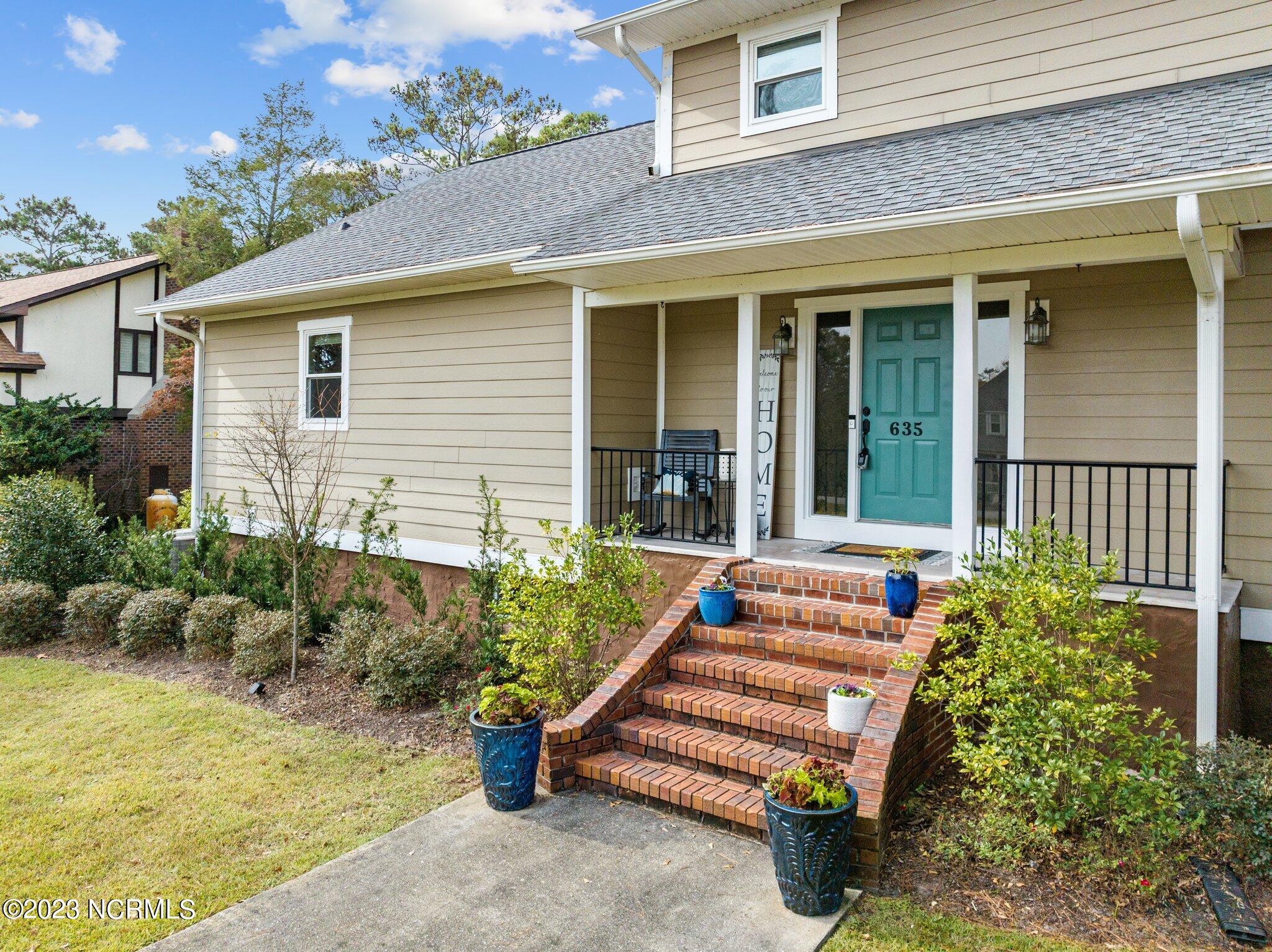 635 Ravenswood Road