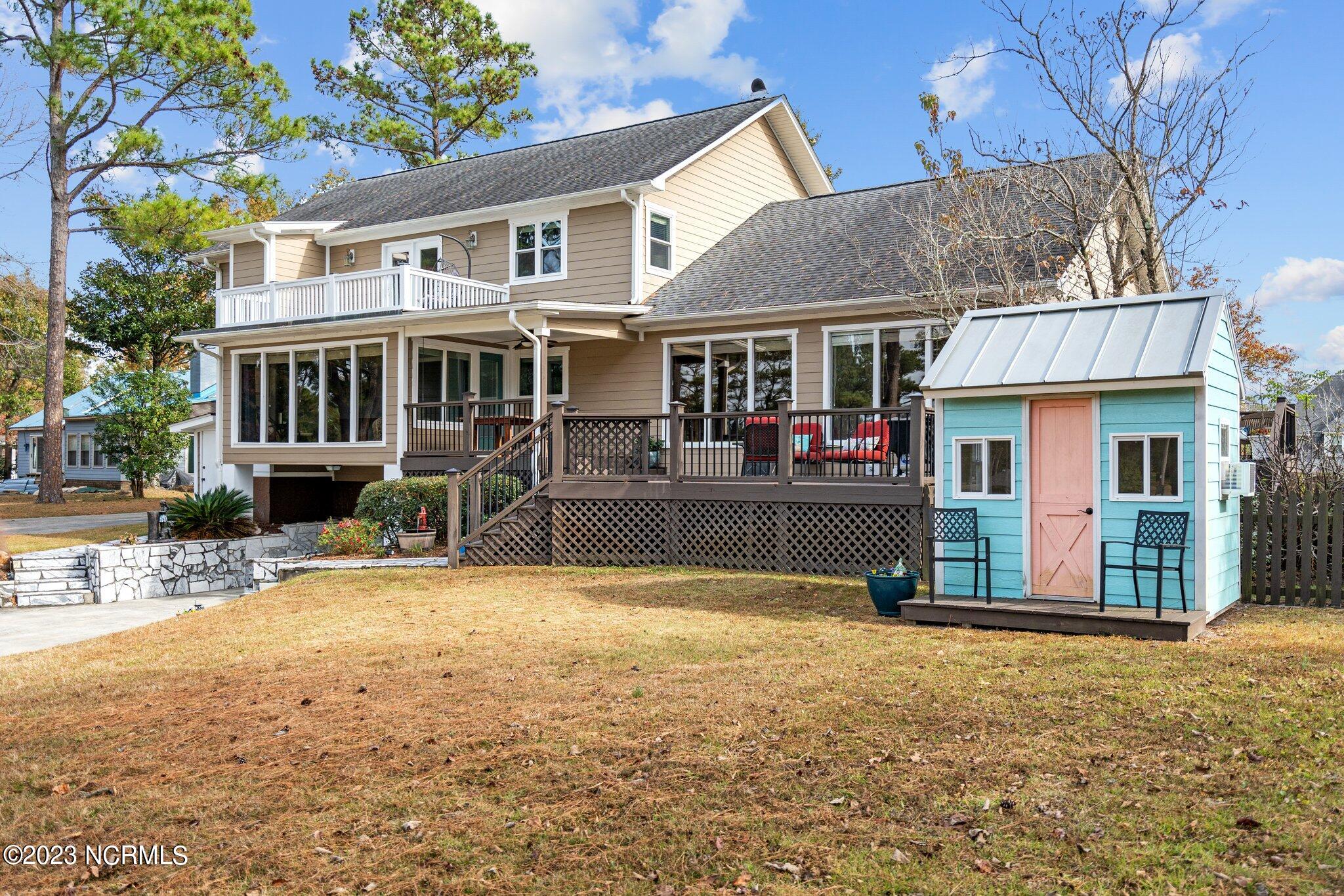 635 Ravenswood Road