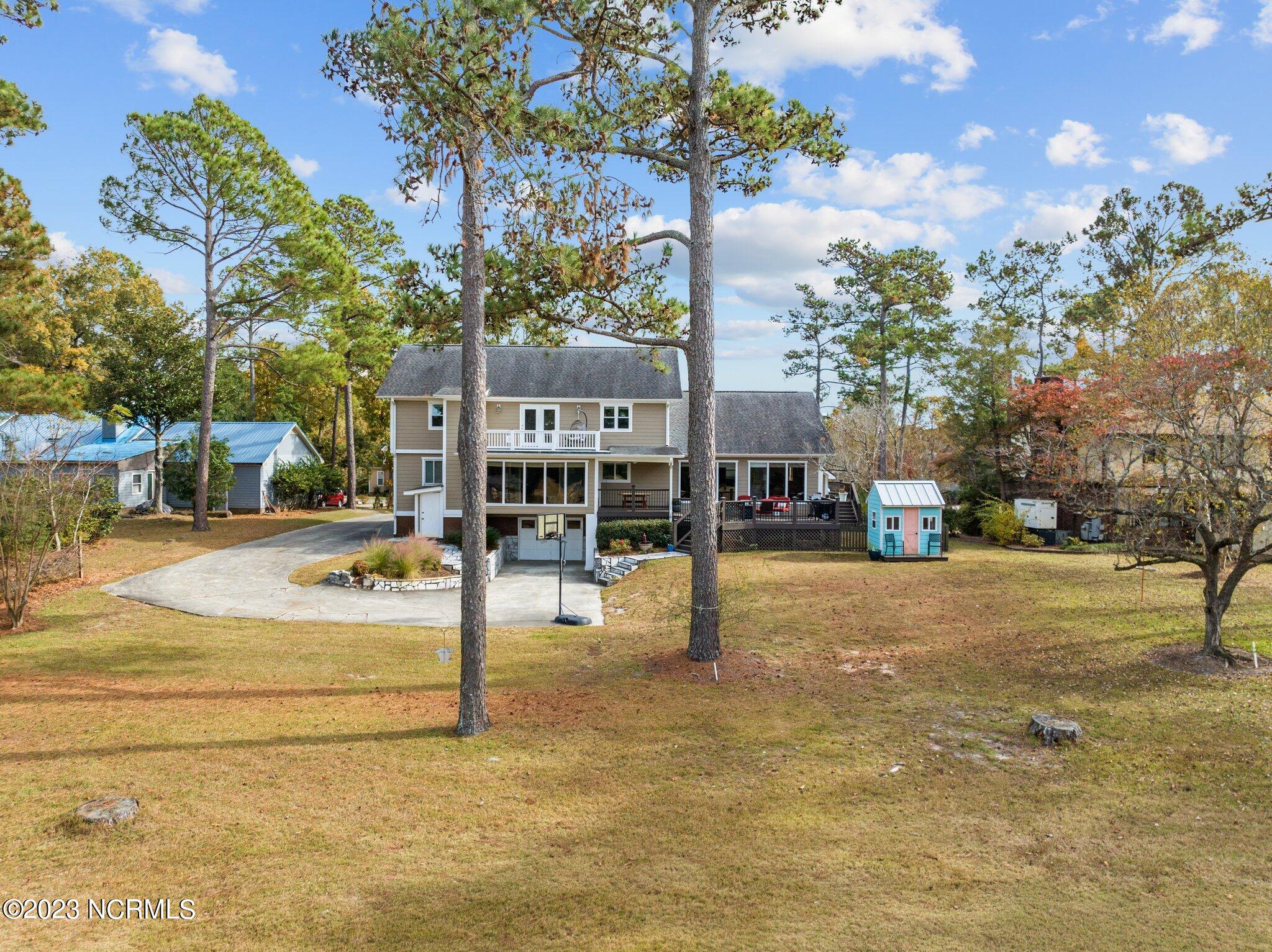 635 Ravenswood Road