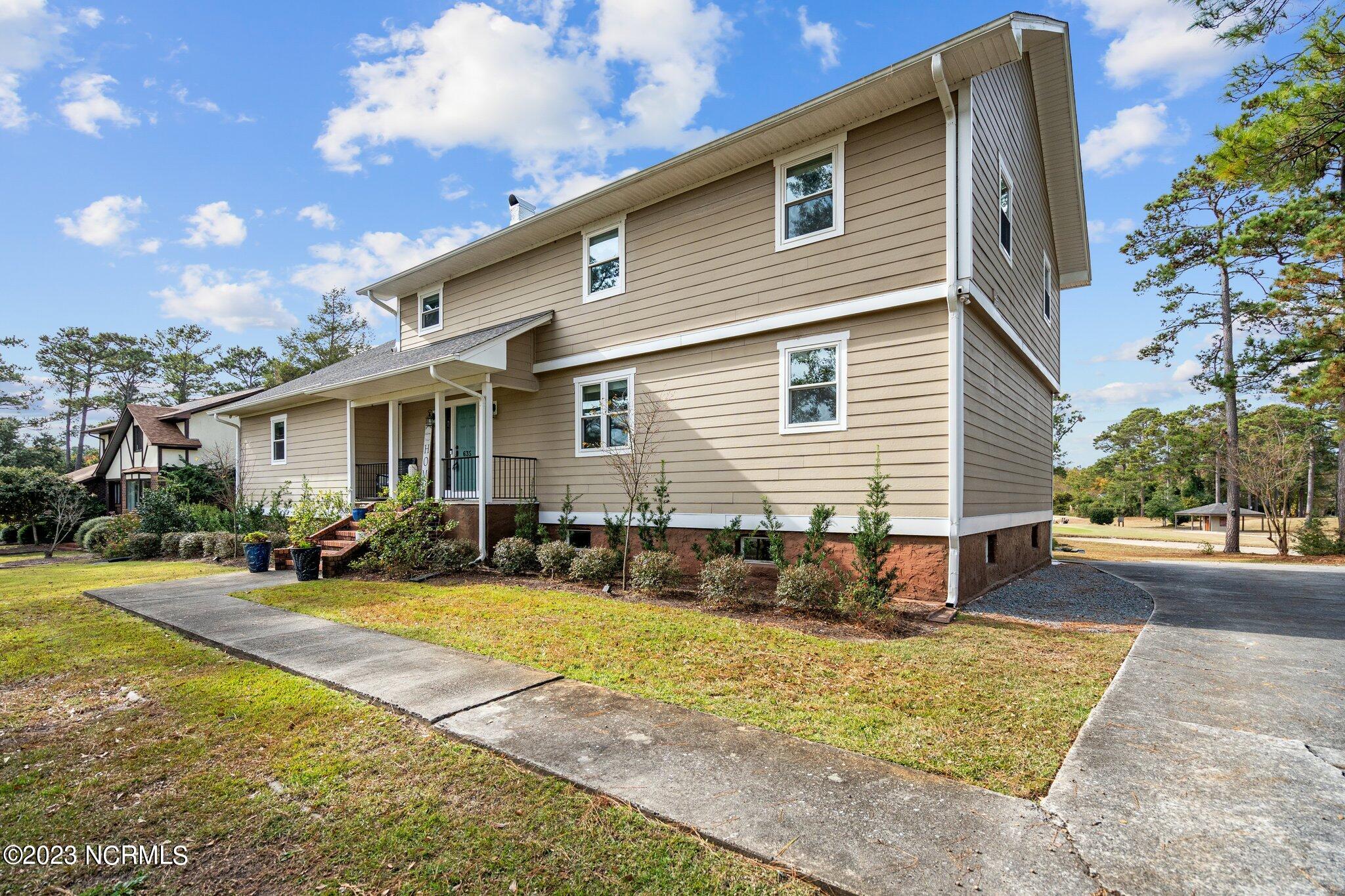 635 Ravenswood Road