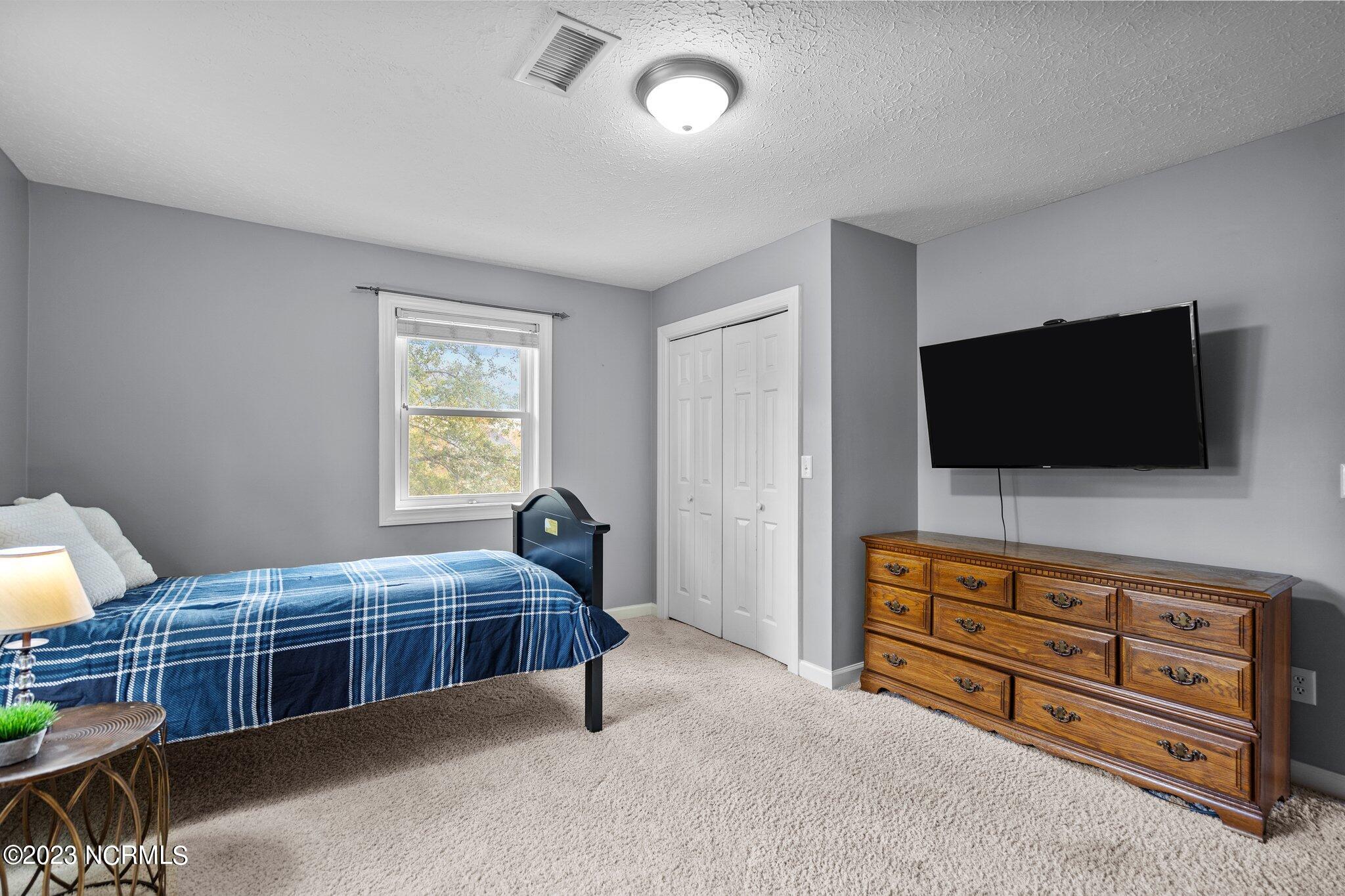 635 Ravenswood Road